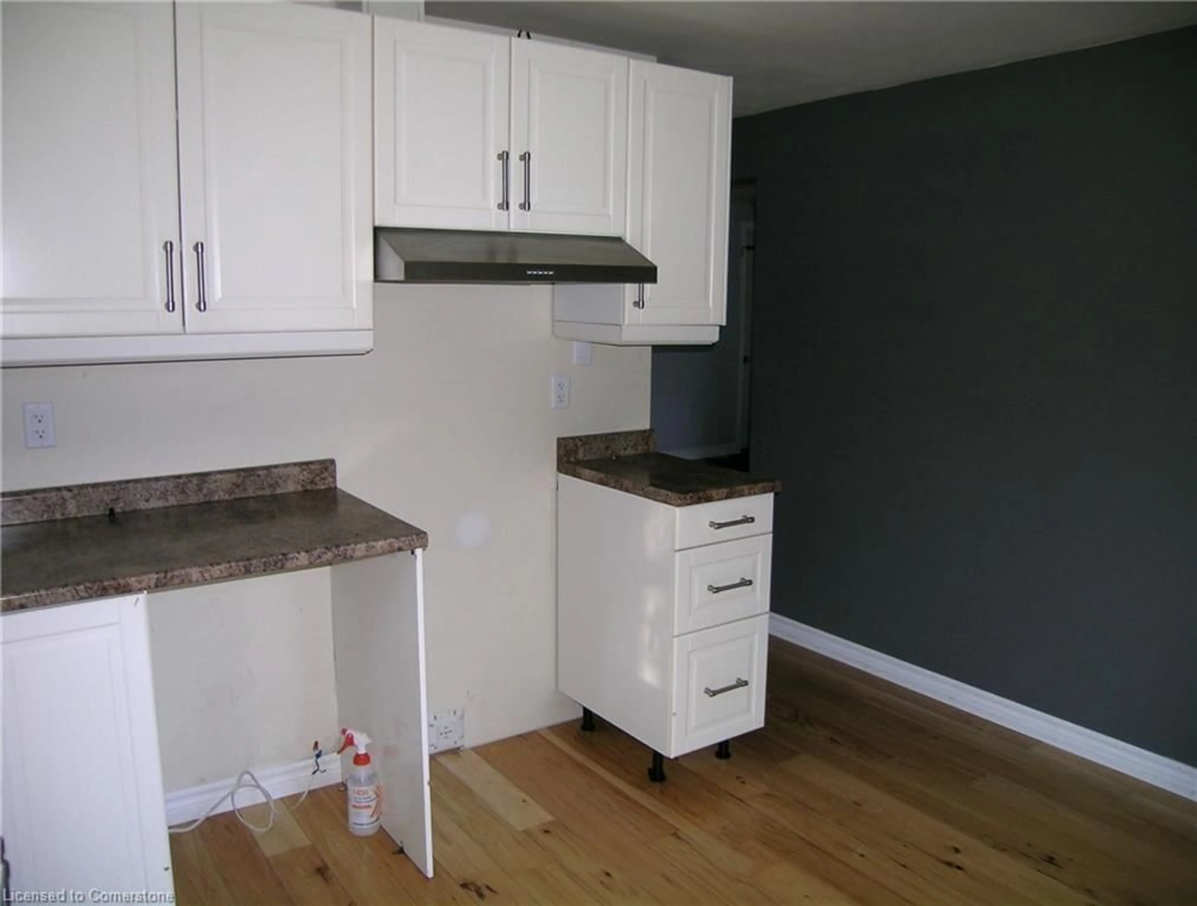 Standard kitchen, wood/laminate floor for 27 Simson Ave, Simcoe Ontario N3Y 5G4
