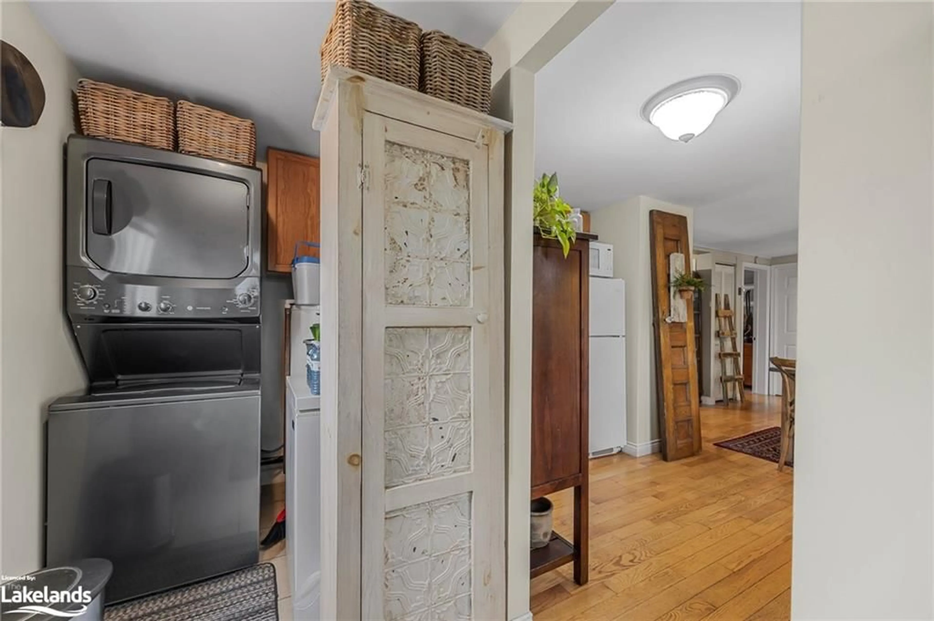 Indoor entryway, wood floors for 5263 Elliott Side Road #14, Tay Ontario L0K 1R0