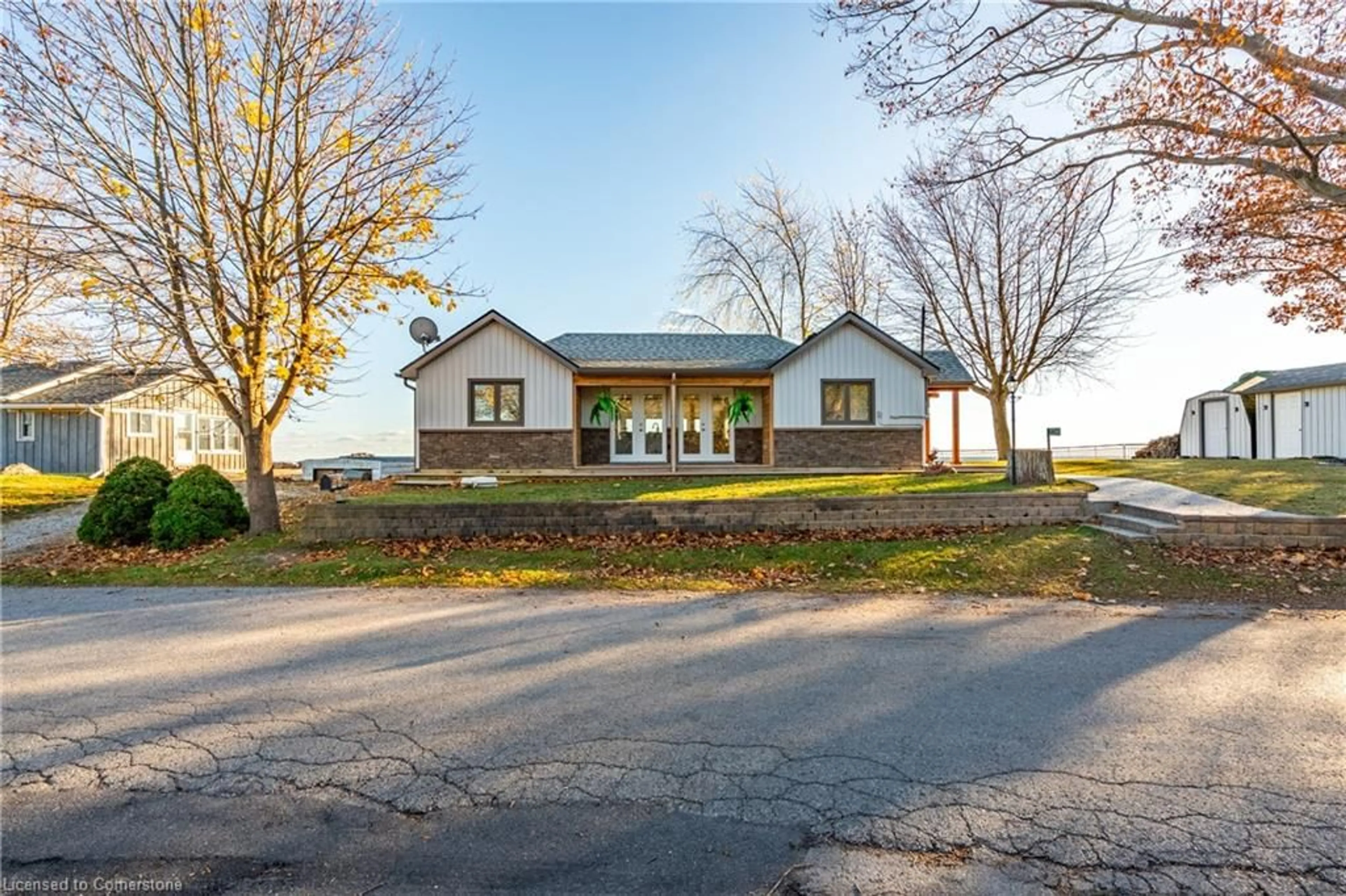 Frontside or backside of a home, cottage for 2094 Lakeshore Rd, Dunnville Ontario N1A 2W8