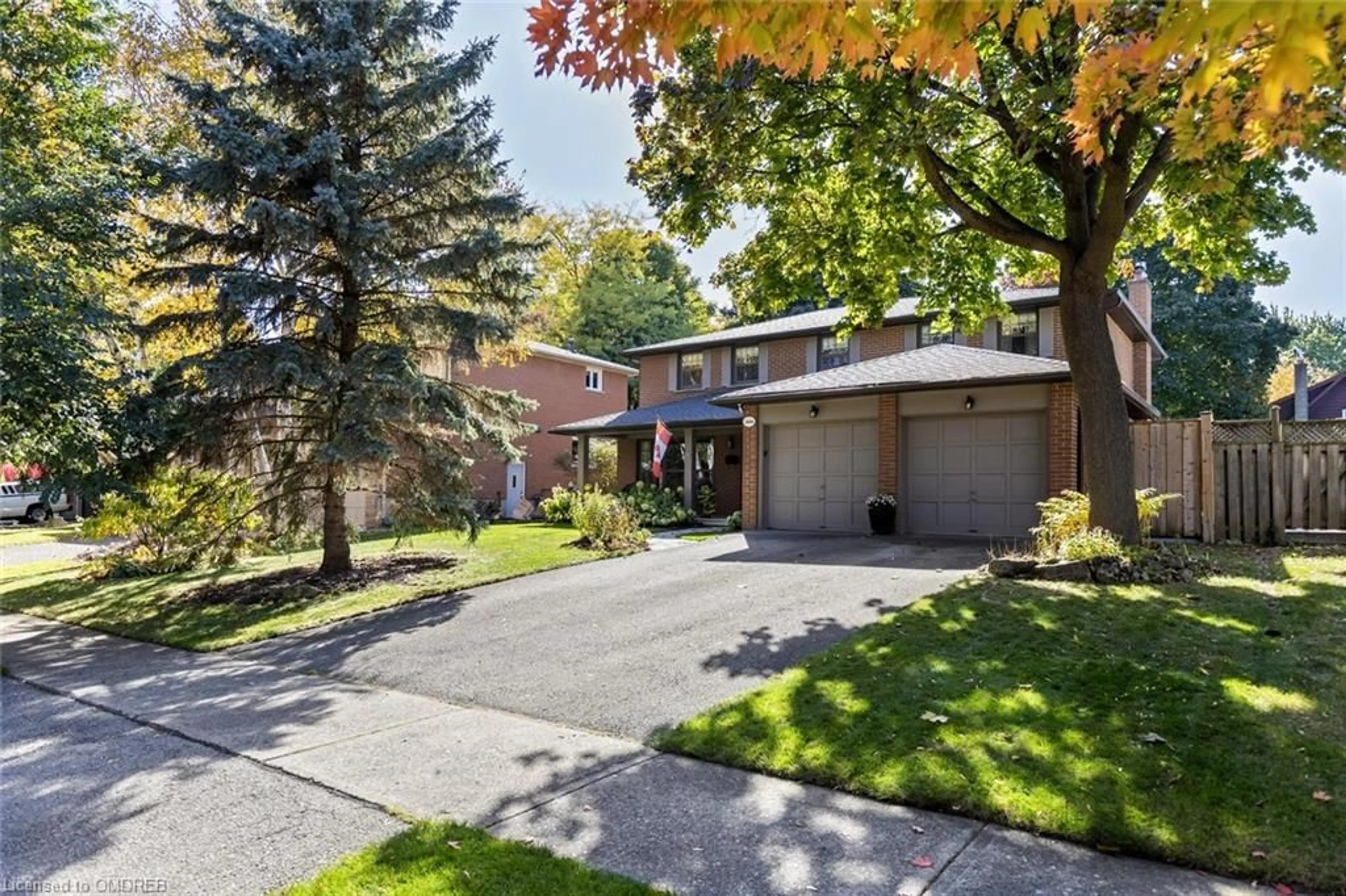 A pic from exterior of the house or condo, the street view for 1404 Tecumseh Park Dr, Mississauga Ontario L5H 2W6