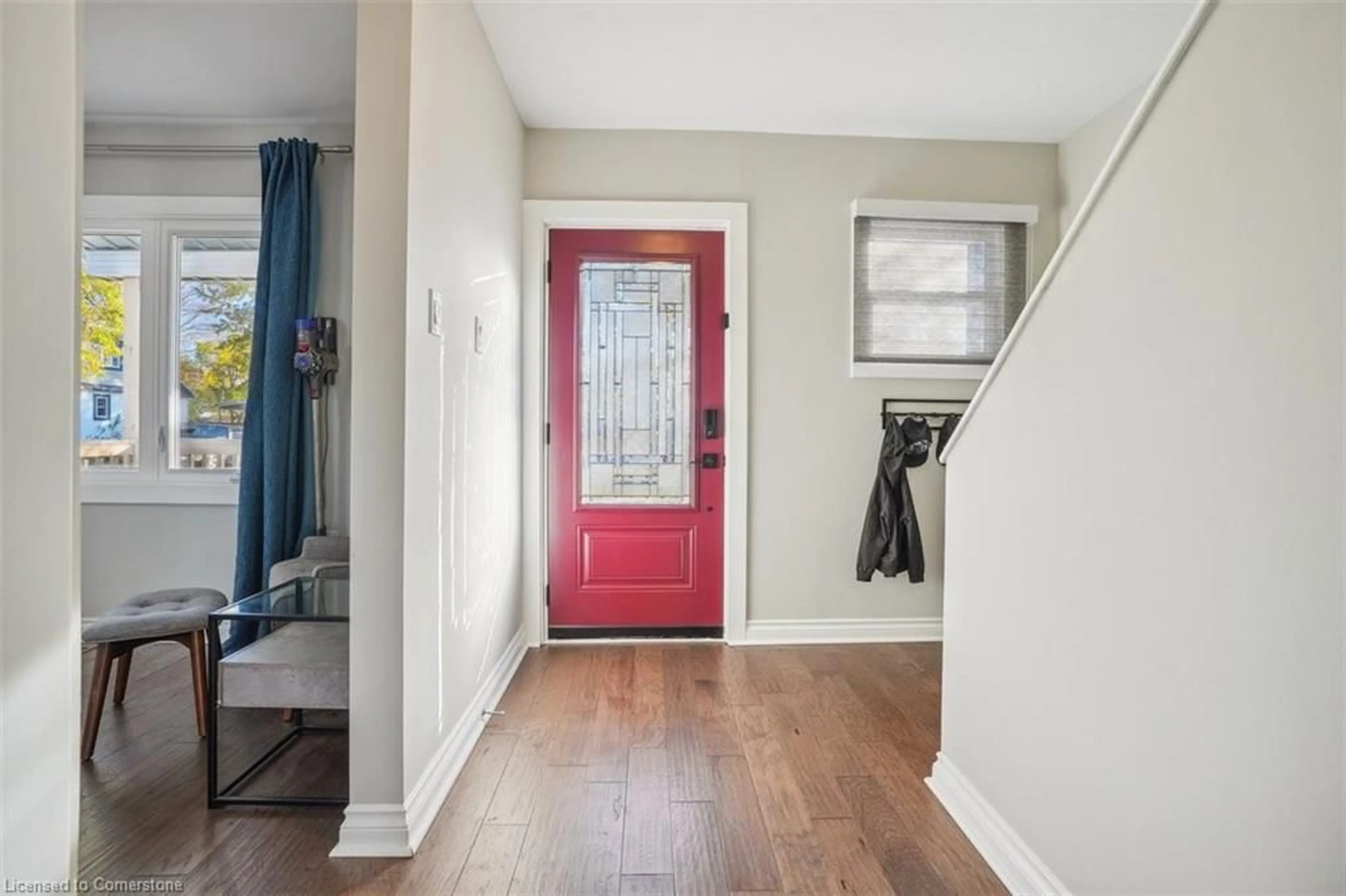 Indoor entryway, wood floors for 25 Rockwood Ave, St. Catharines Ontario L2P 1E6