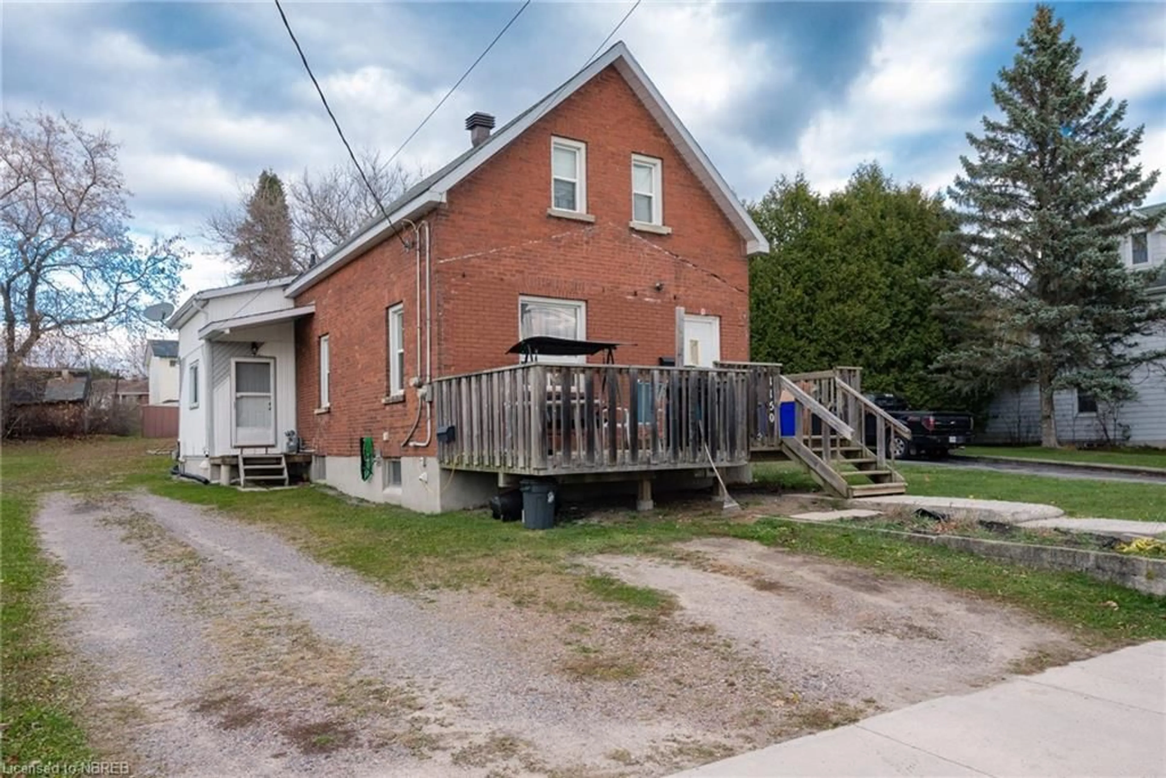 Frontside or backside of a home, the front or back of building for 1150 Copeland St, North Bay Ontario P1B 3E8