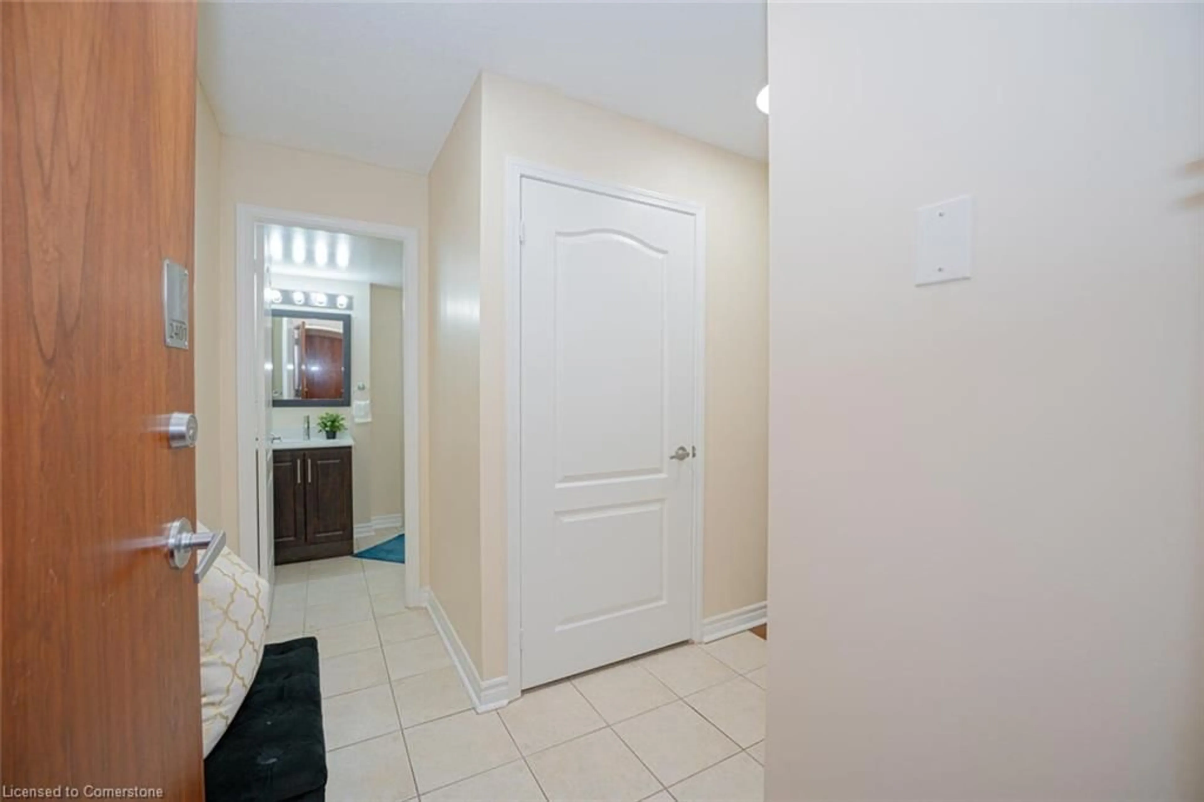 Indoor entryway, not visible floor for 4080 Living Arts Dr #2401, Mississauga Ontario L5B 4N3