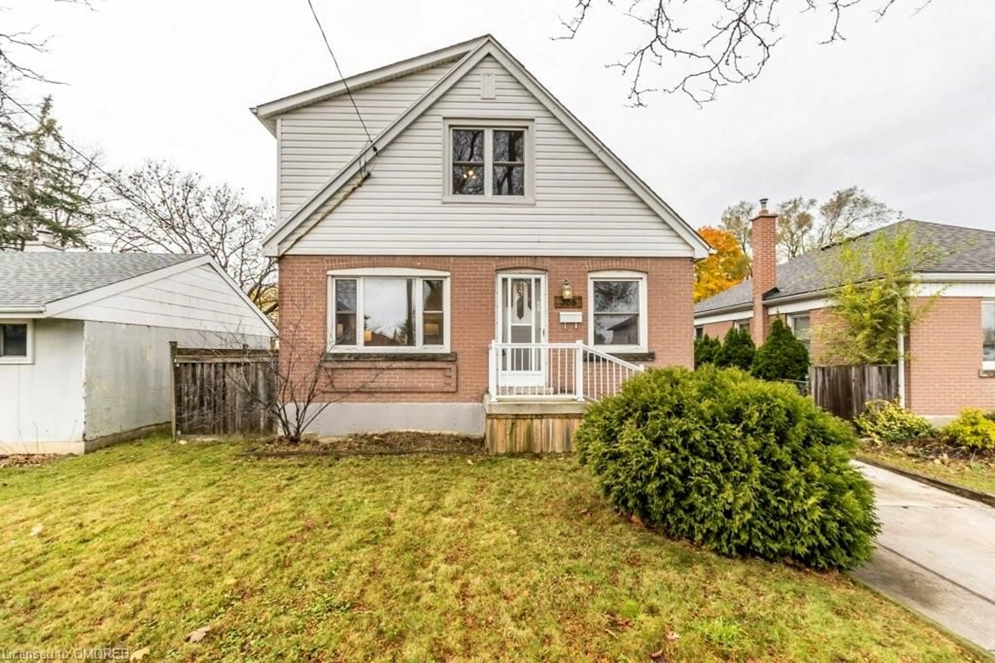 Frontside or backside of a home, cottage for 366 East 25th St, Hamilton Ontario L8V 3B1