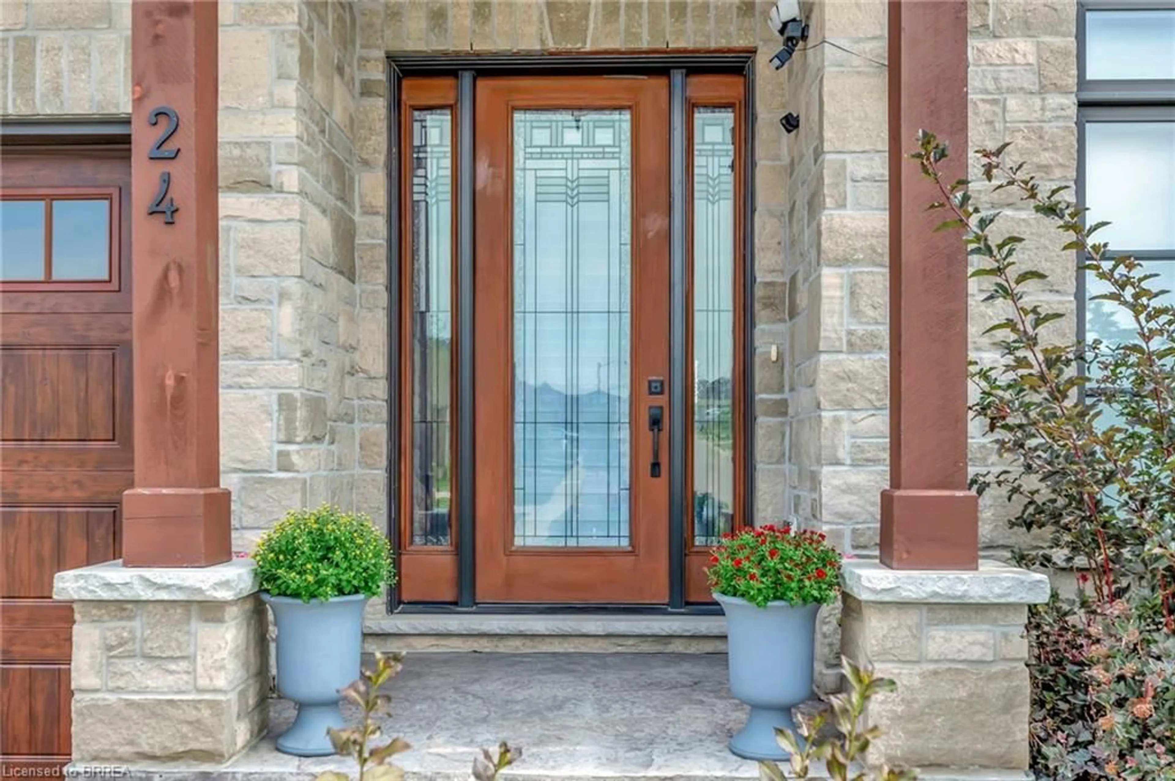 Indoor entryway, wood floors for 24 Whiting Dr, Paris Ontario N3L 0H3