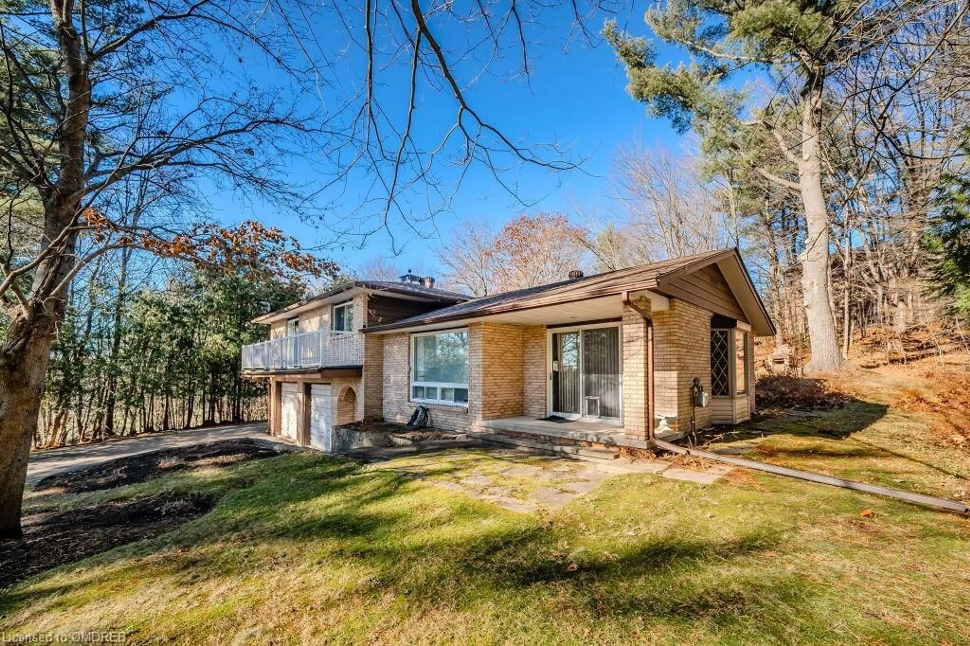 A pic from exterior of the house or condo, cottage for 145 Liddard St, Bracebridge Ontario P1L 1M5