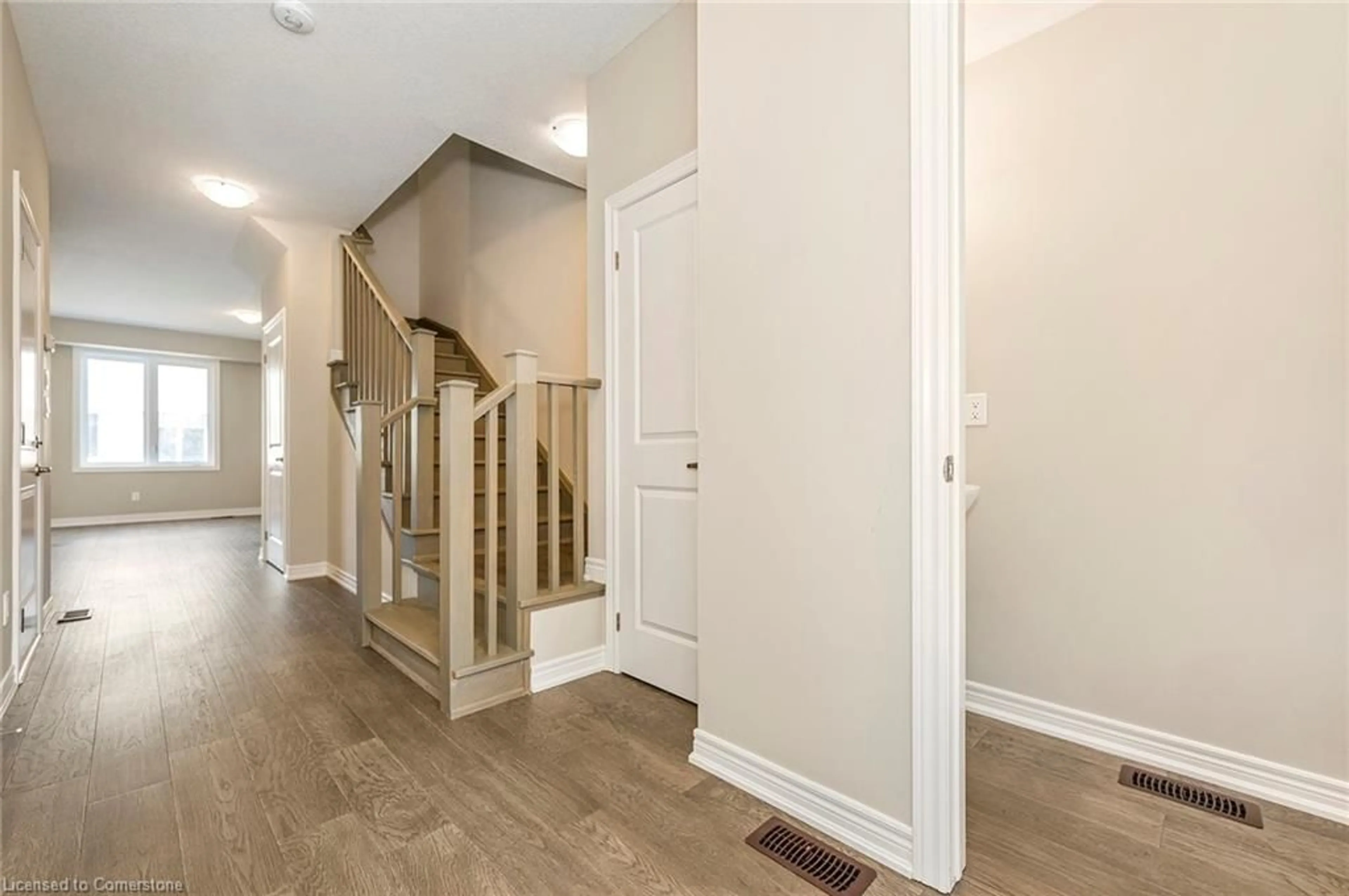 Indoor entryway, wood floors for 24 Jellicoe Crt, Hamilton Ontario L9A 4T1