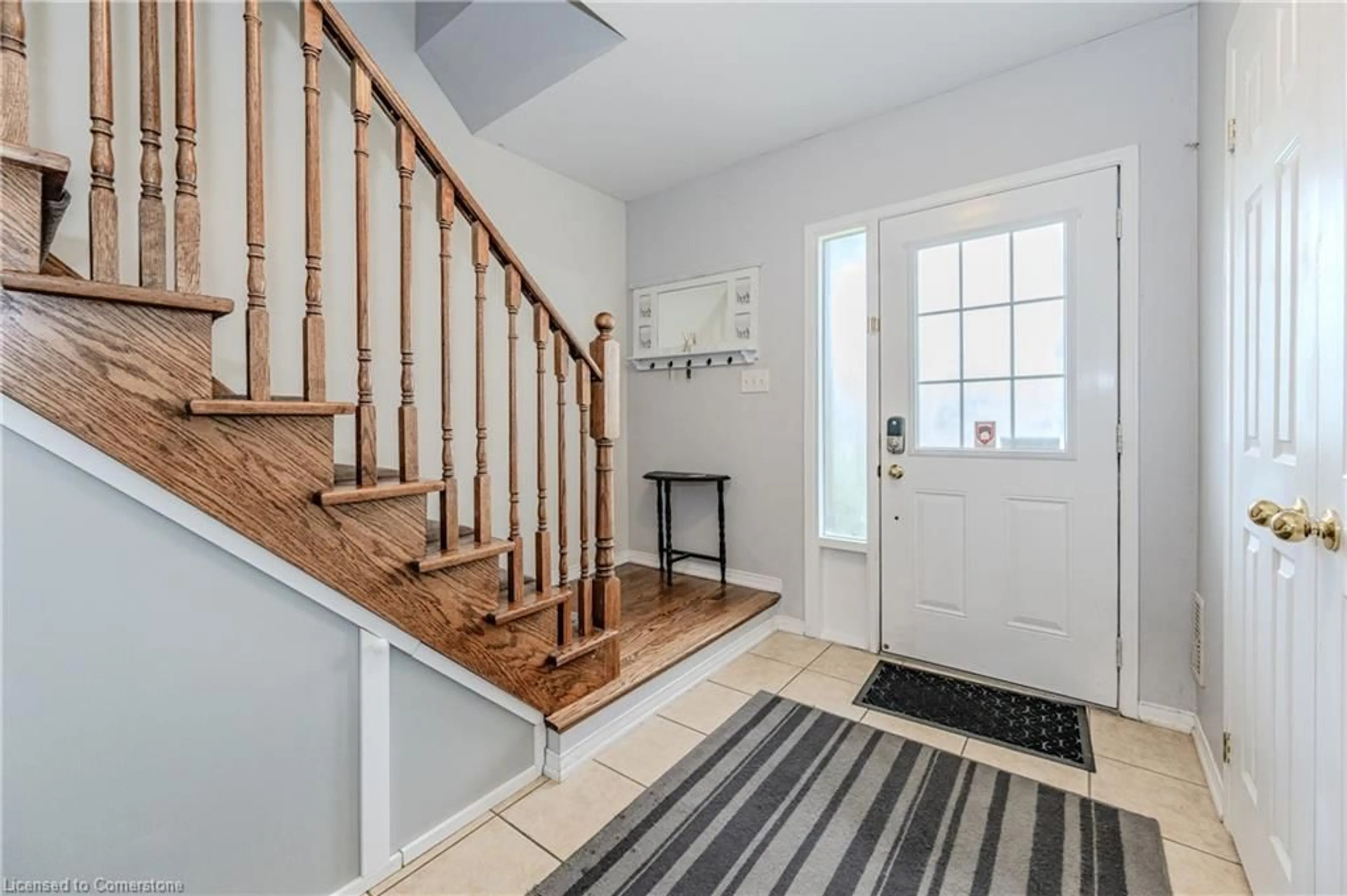 Indoor entryway, wood floors for 47 Glenashton Dr, Oakville Ontario L5N 0E5