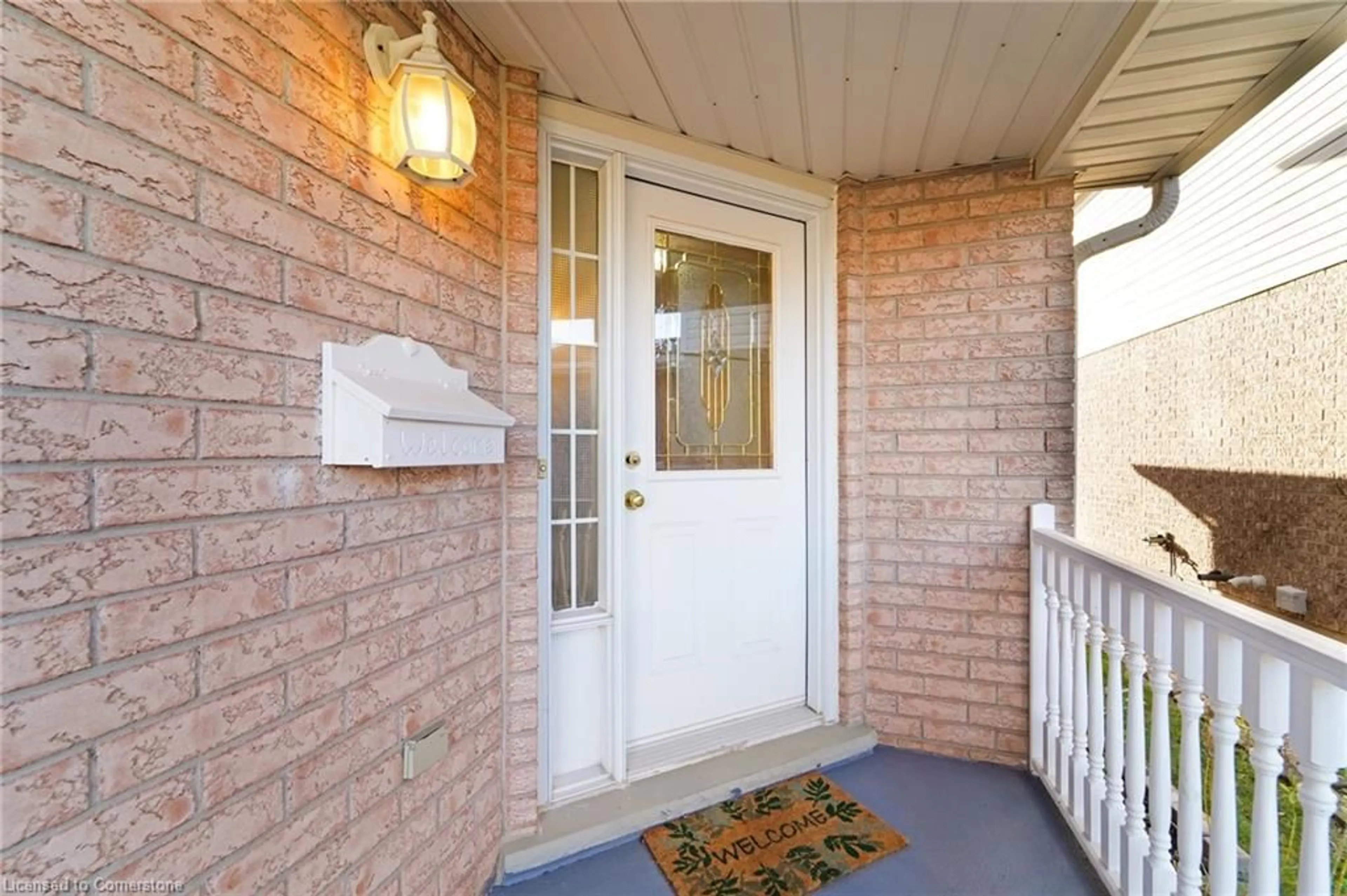 Indoor entryway, wood floors for 27 Hollyridge Cres, Kitchener Ontario N2N 3L8