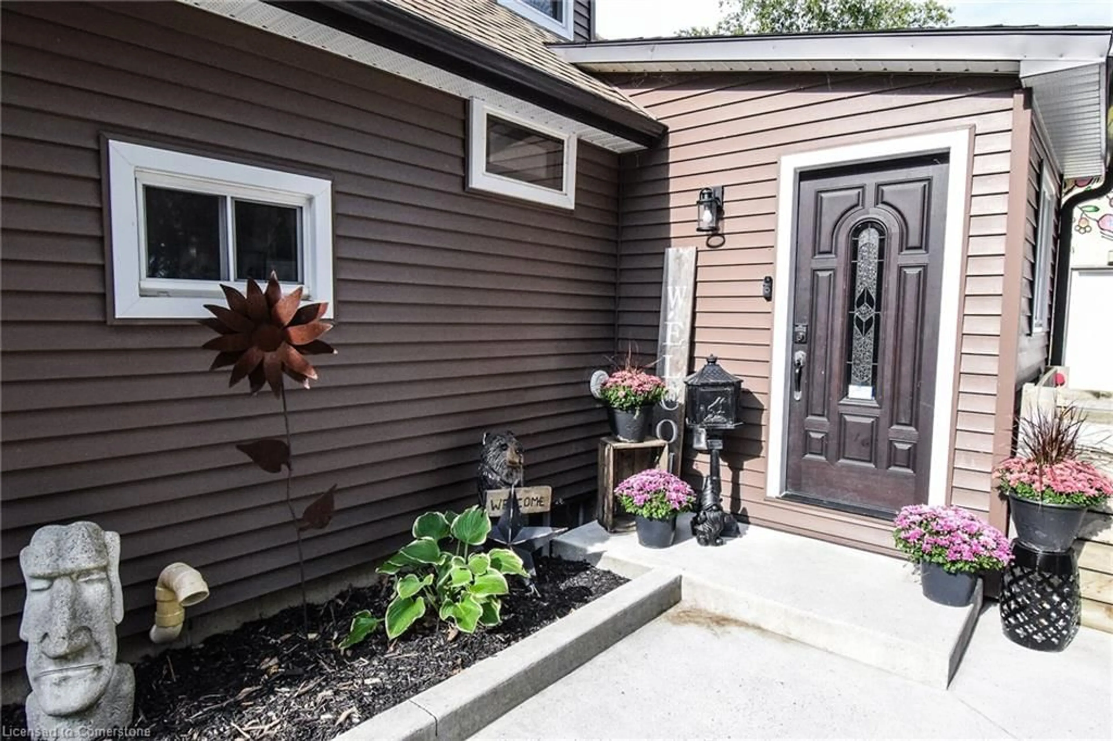 Indoor entryway, wood floors for 384 Diltz Rd, Dunnville Ontario N1A 2W2