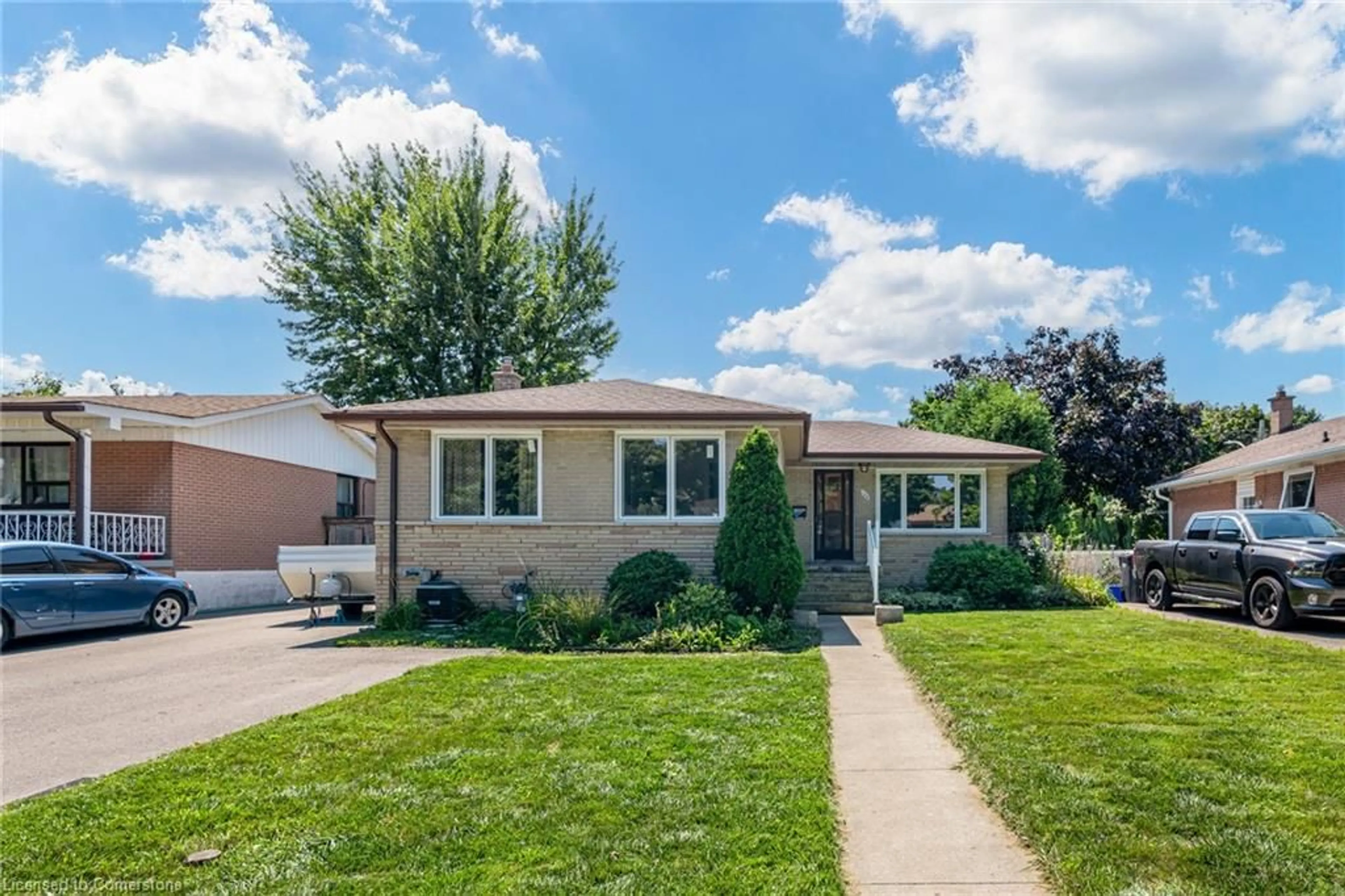 Frontside or backside of a home, the street view for 108 Corby Cres, Brampton Ontario L6Y 1H1