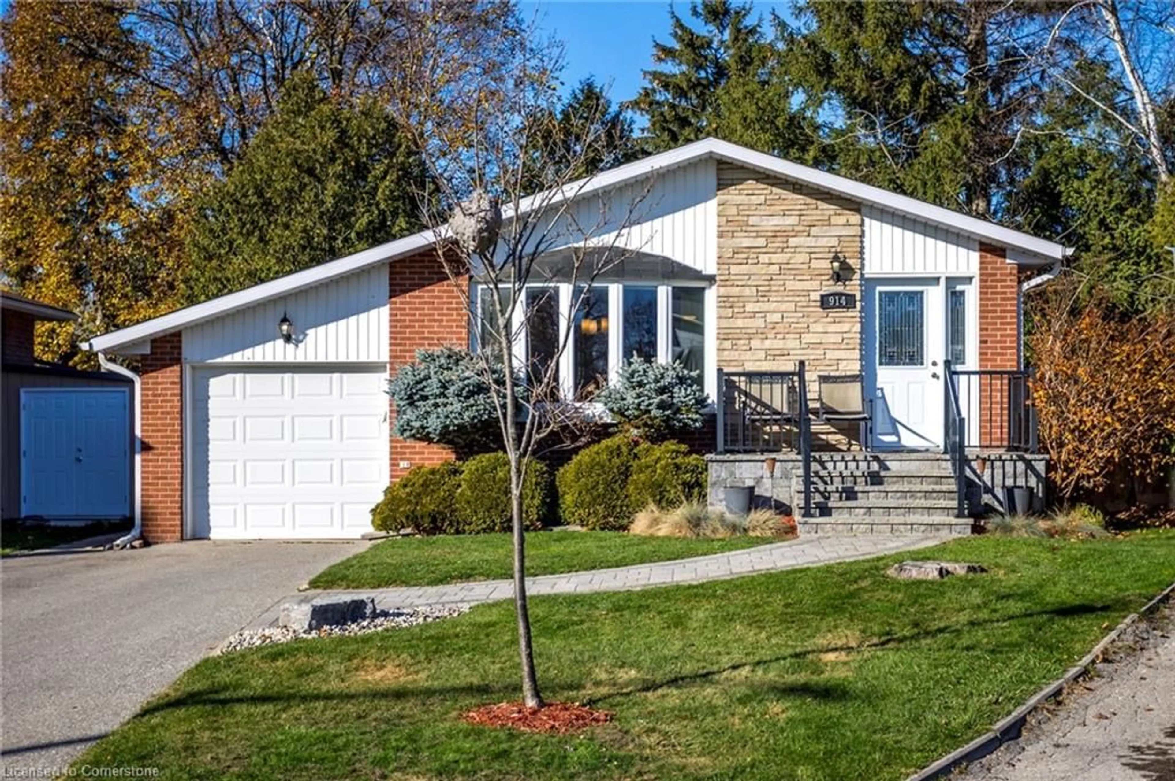 Frontside or backside of a home, cottage for 914 Ivy Crt, Oshawa Ontario L1H 1S4