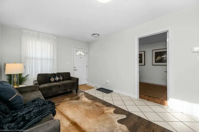 Additional property image - 536 John St