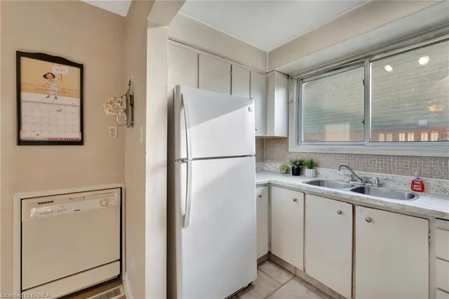 Additional property image - 161 Berkindale Dr Unit 5