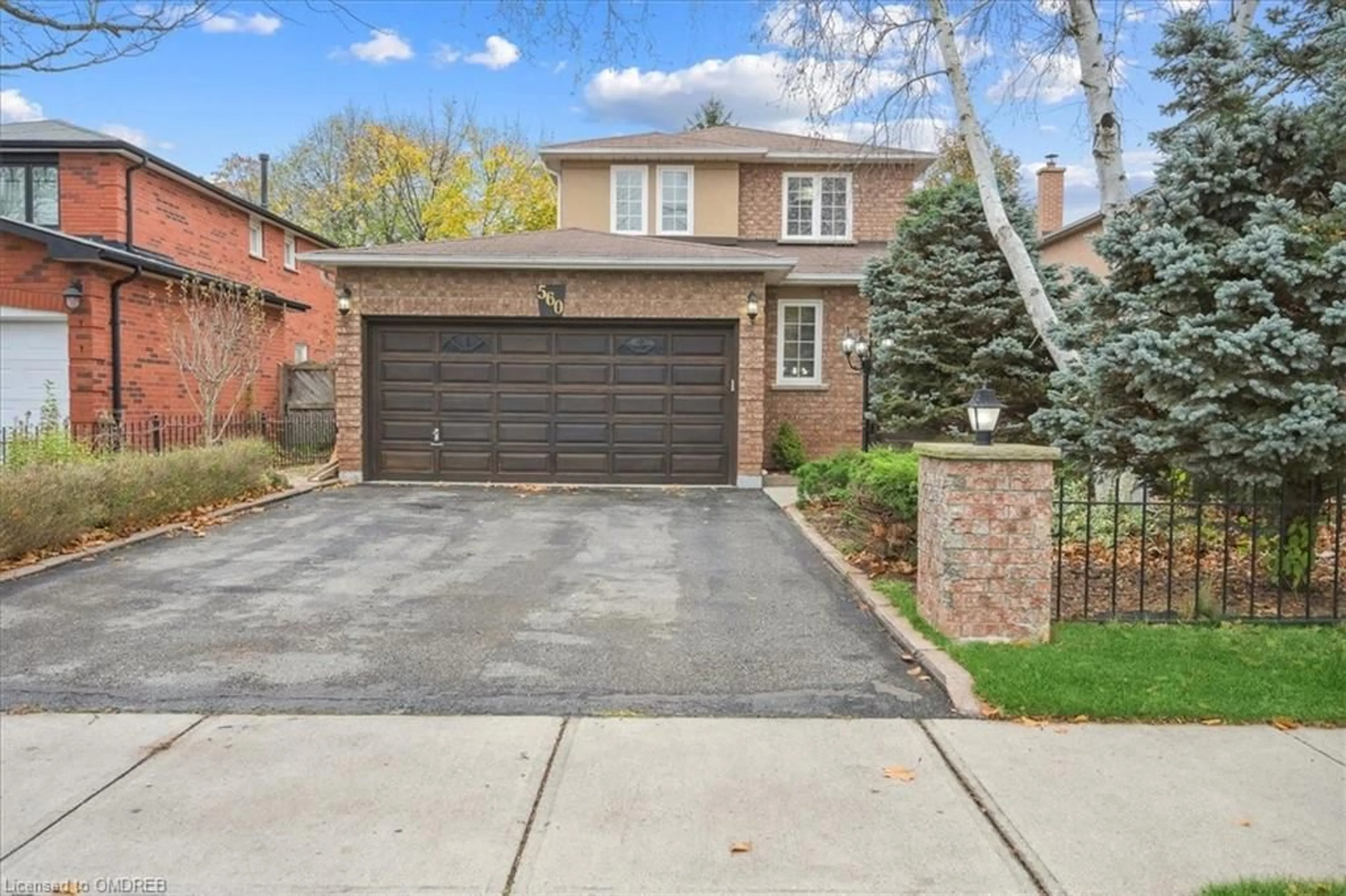 Home with brick exterior material for 560 Marlatt Dr, Oakville Ontario L6H 5X3