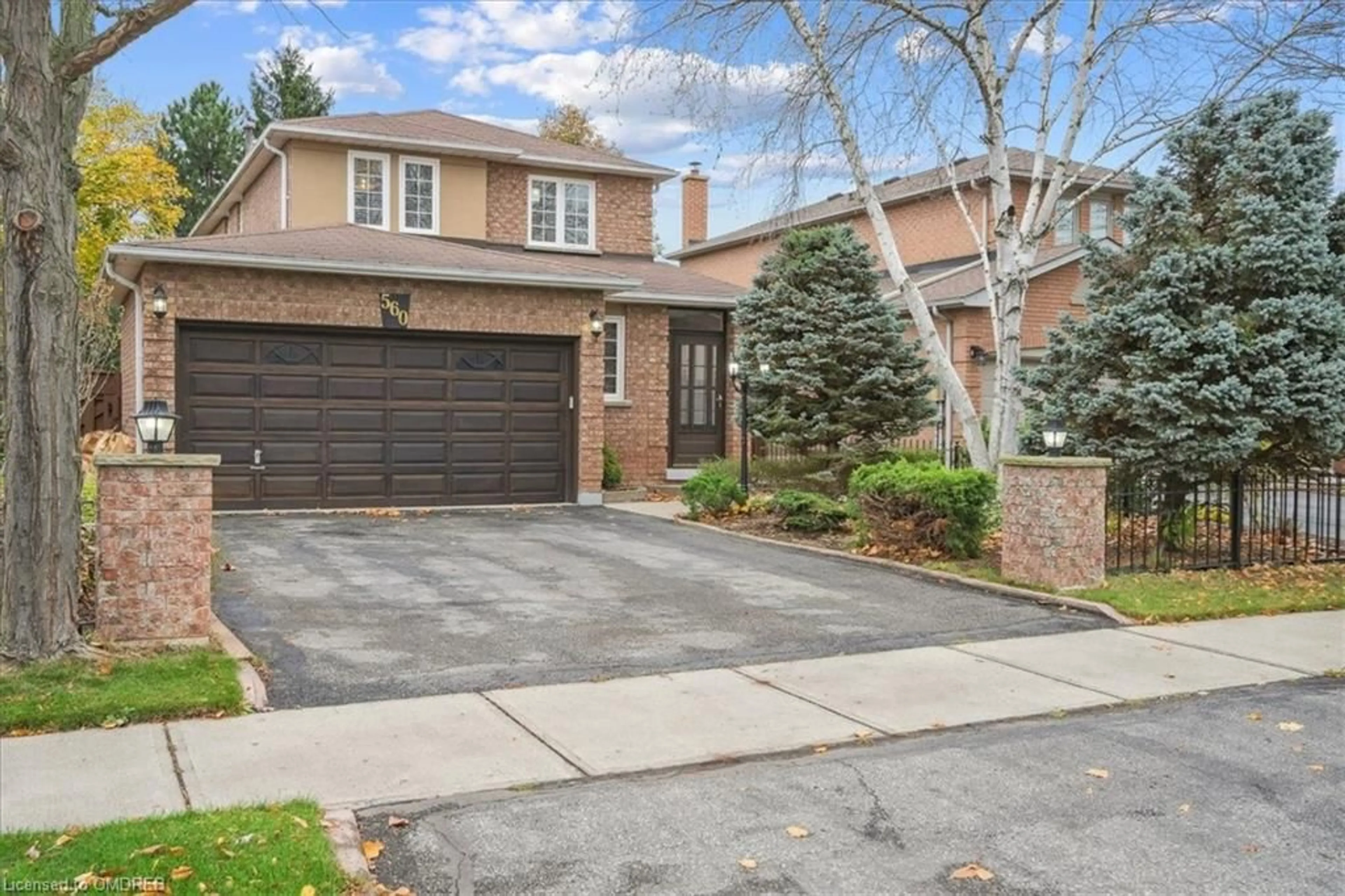 Frontside or backside of a home, the street view for 560 Marlatt Dr, Oakville Ontario L6H 5X3