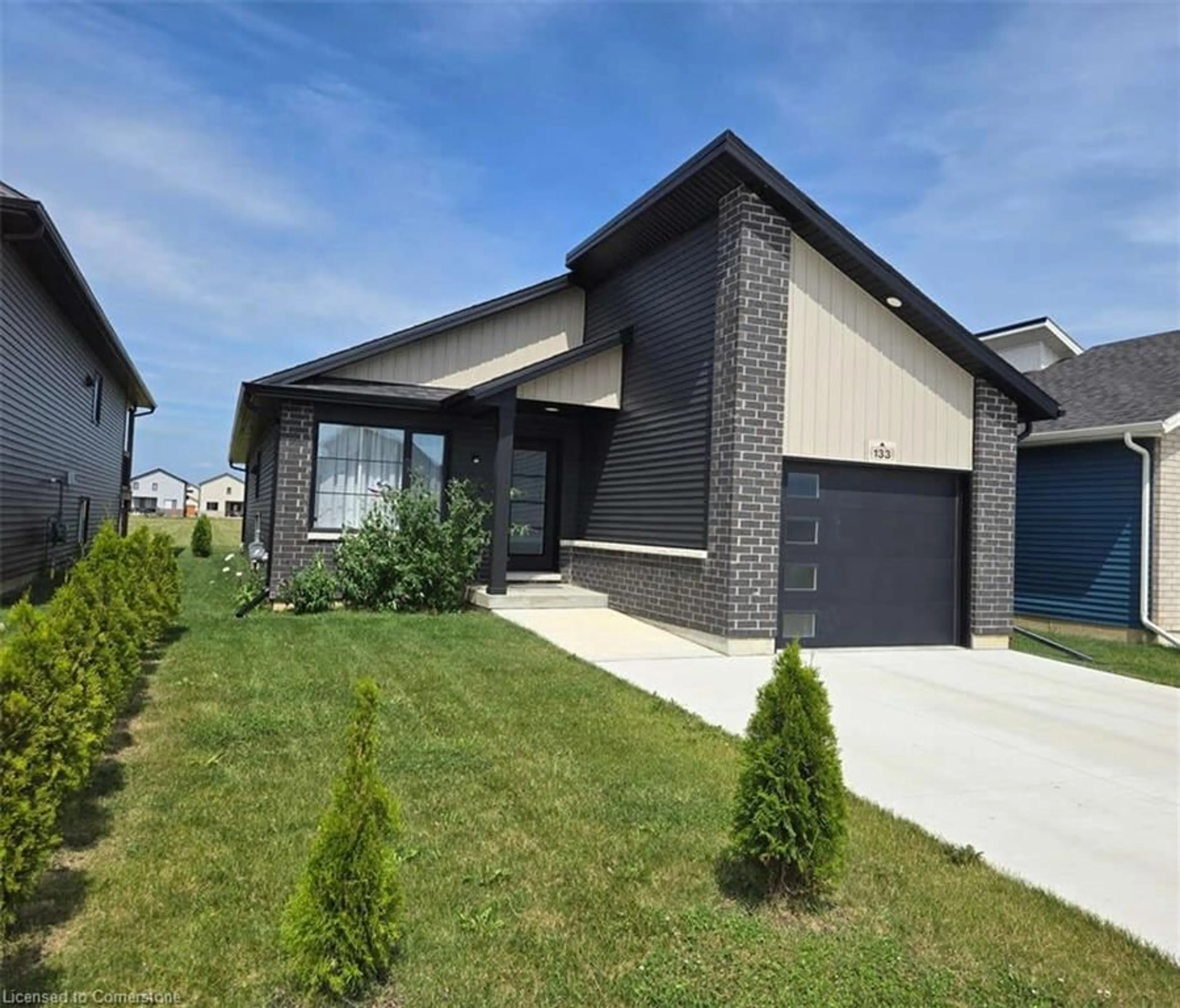 Frontside or backside of a home, the street view for 133 Arrowhead Lane, Chatham Ontario N7M 0T2