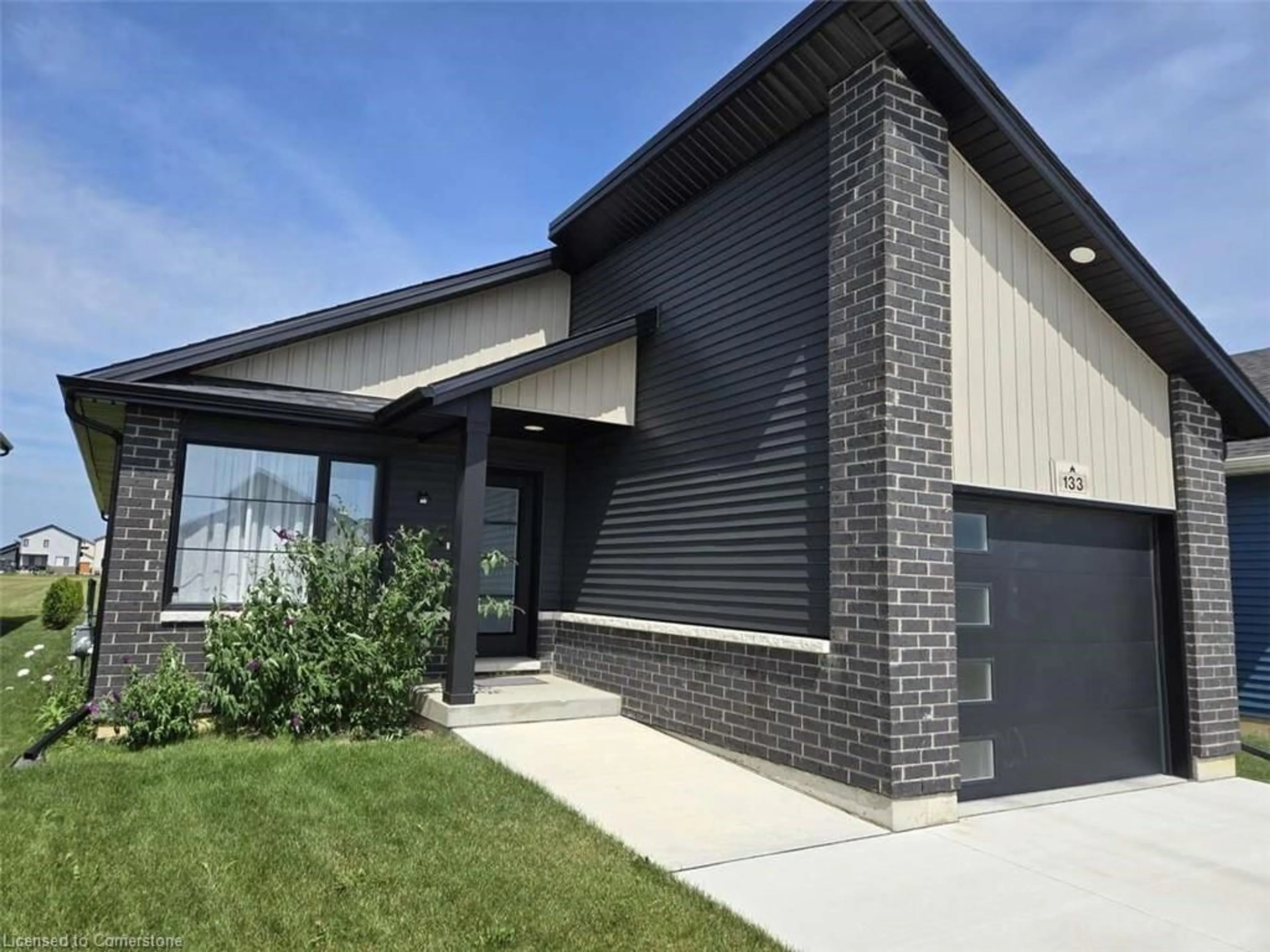 Home with brick exterior material for 133 Arrowhead Lane, Chatham Ontario N7M 0T2