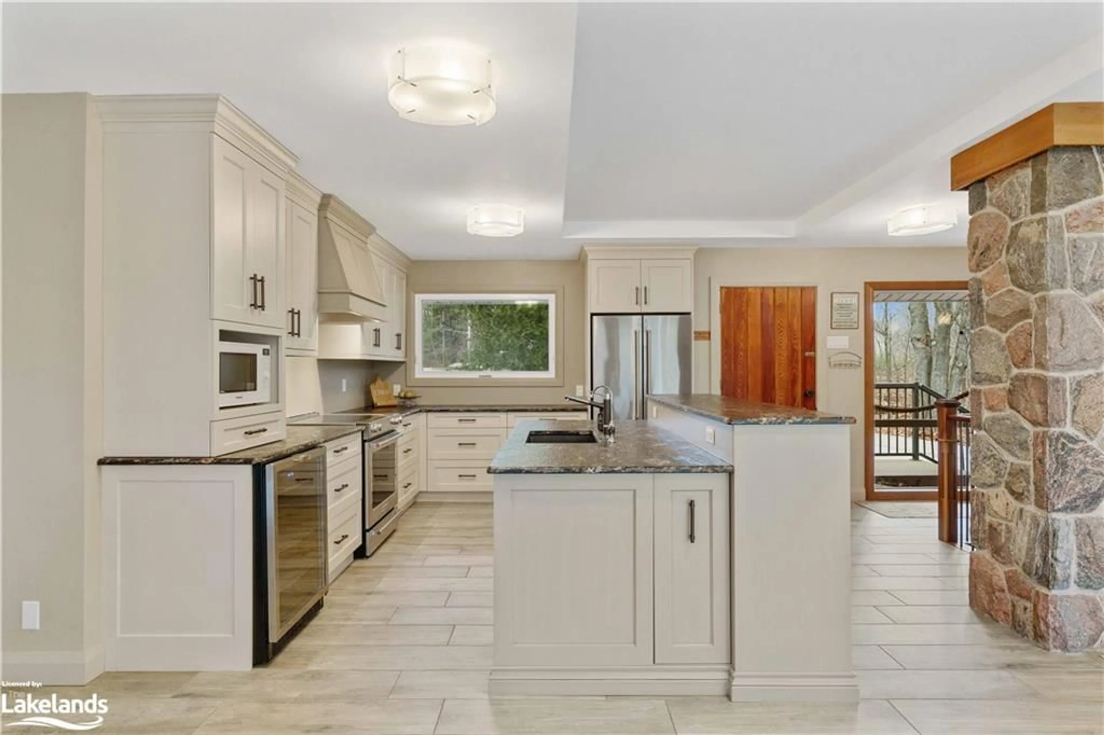 Open concept kitchen for 2983 Whelan Way, Washago Ontario L0K 2B0