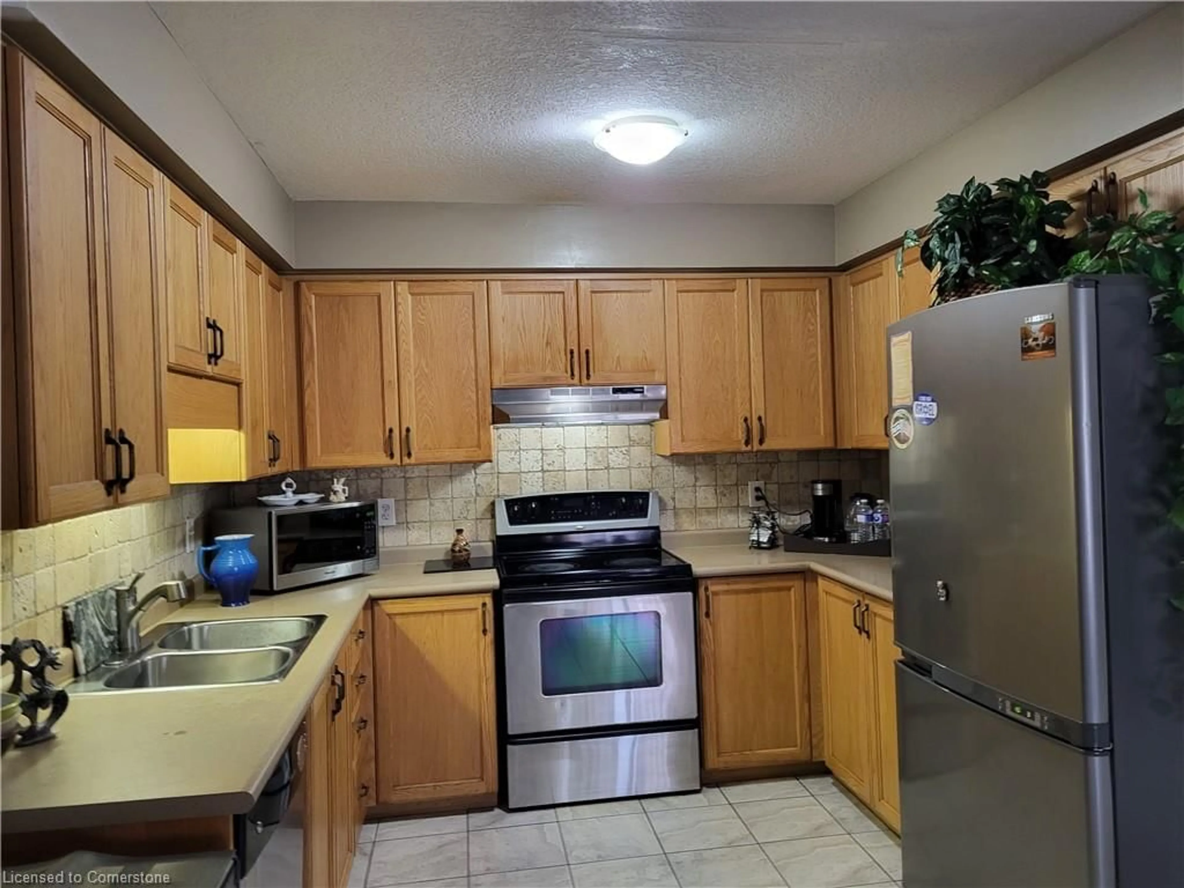 Standard kitchen, wood floors, cottage for 85 Bankside Dr #E34, Kitchener Ontario N2N 3M4