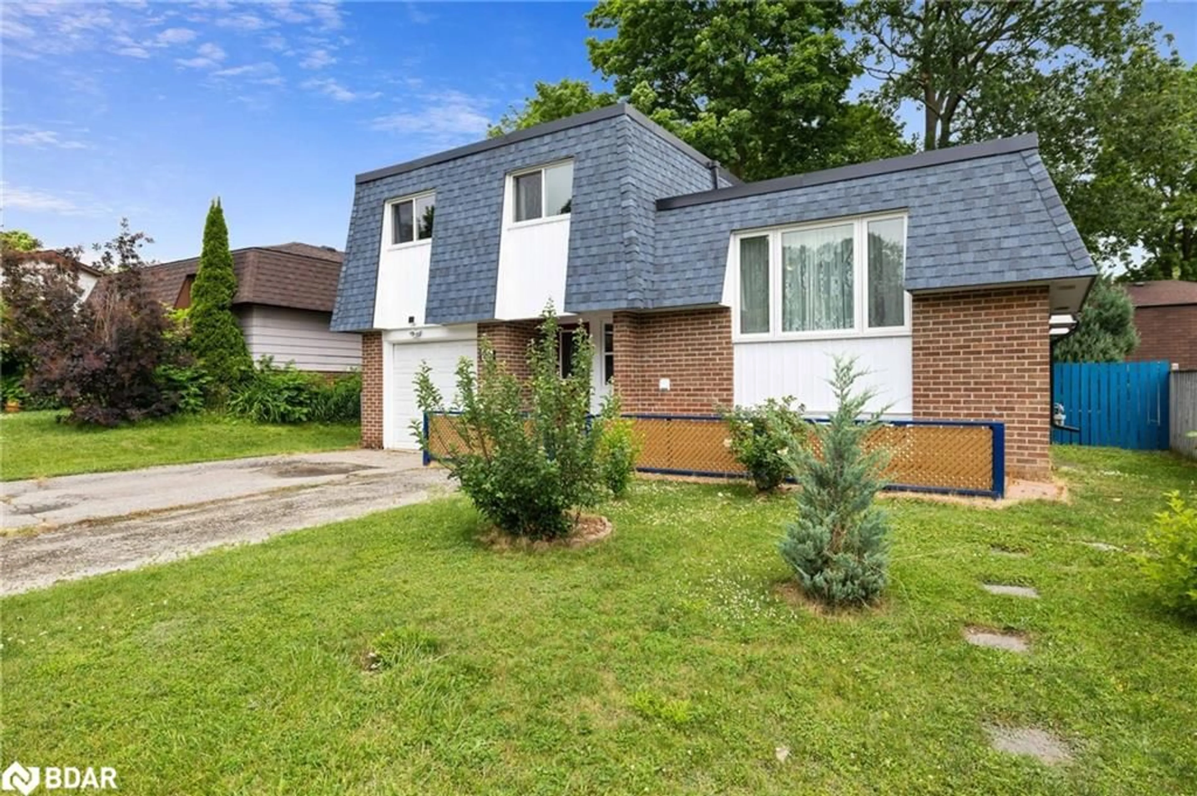 Frontside or backside of a home, cottage for 96 Springdale Dr, Barrie Ontario L4M 5B4