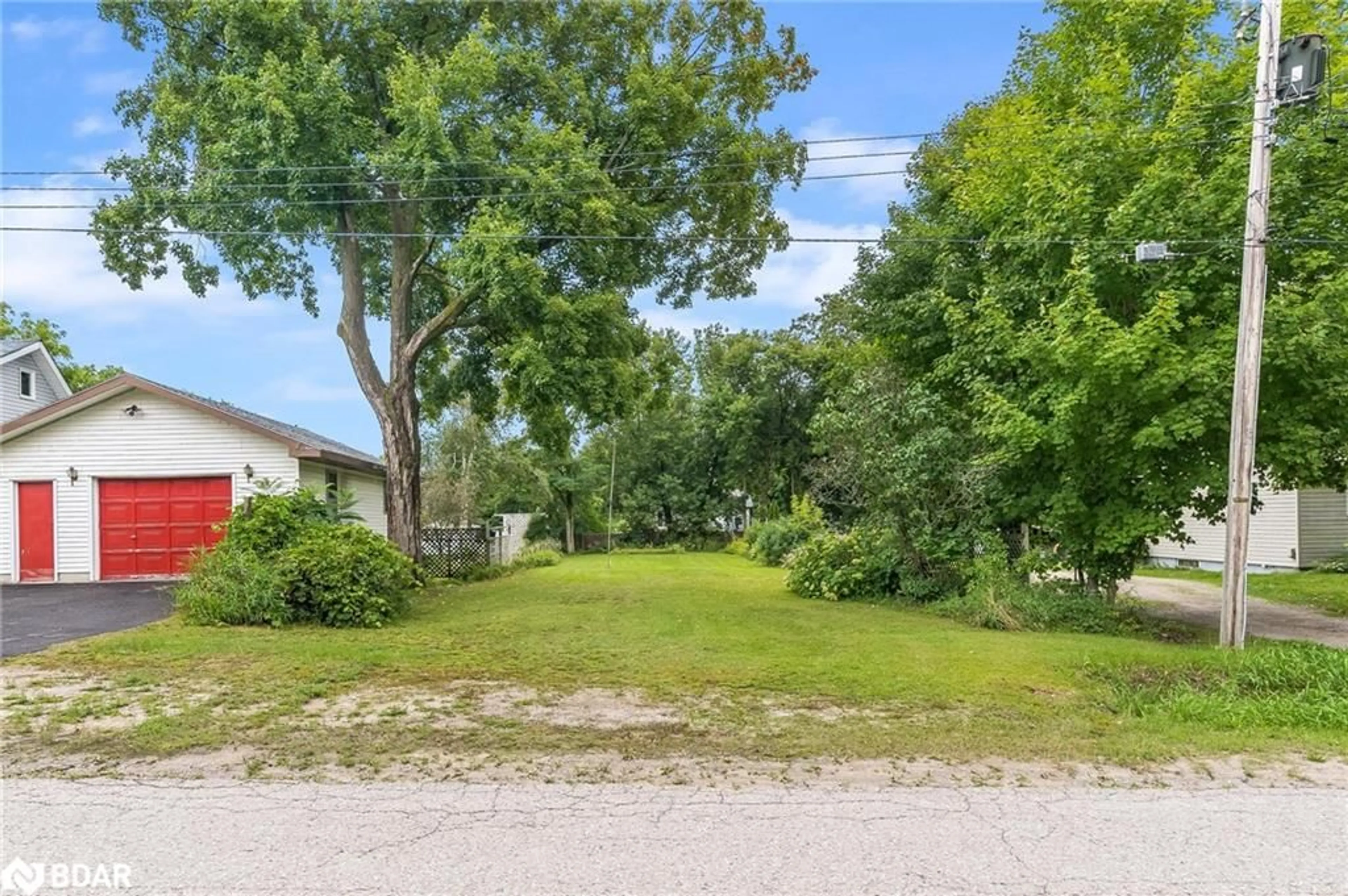 A pic from exterior of the house or condo, the street view for 305 Ouida St, Tay Ontario L0K 2C0