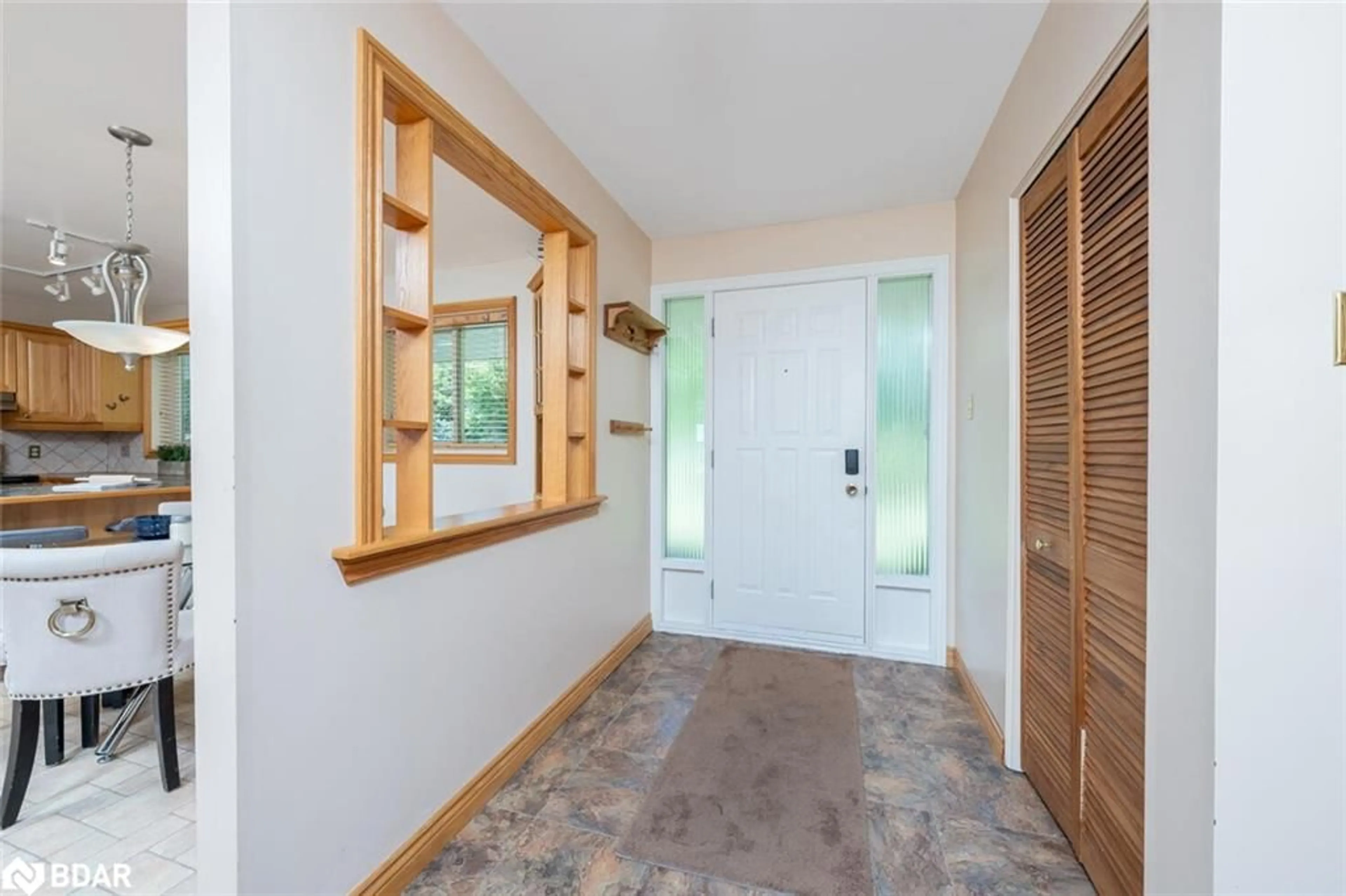 Indoor entryway, wood floors for 13074 Fallbrook Trail, Halton Hills Ontario L7G 4S8