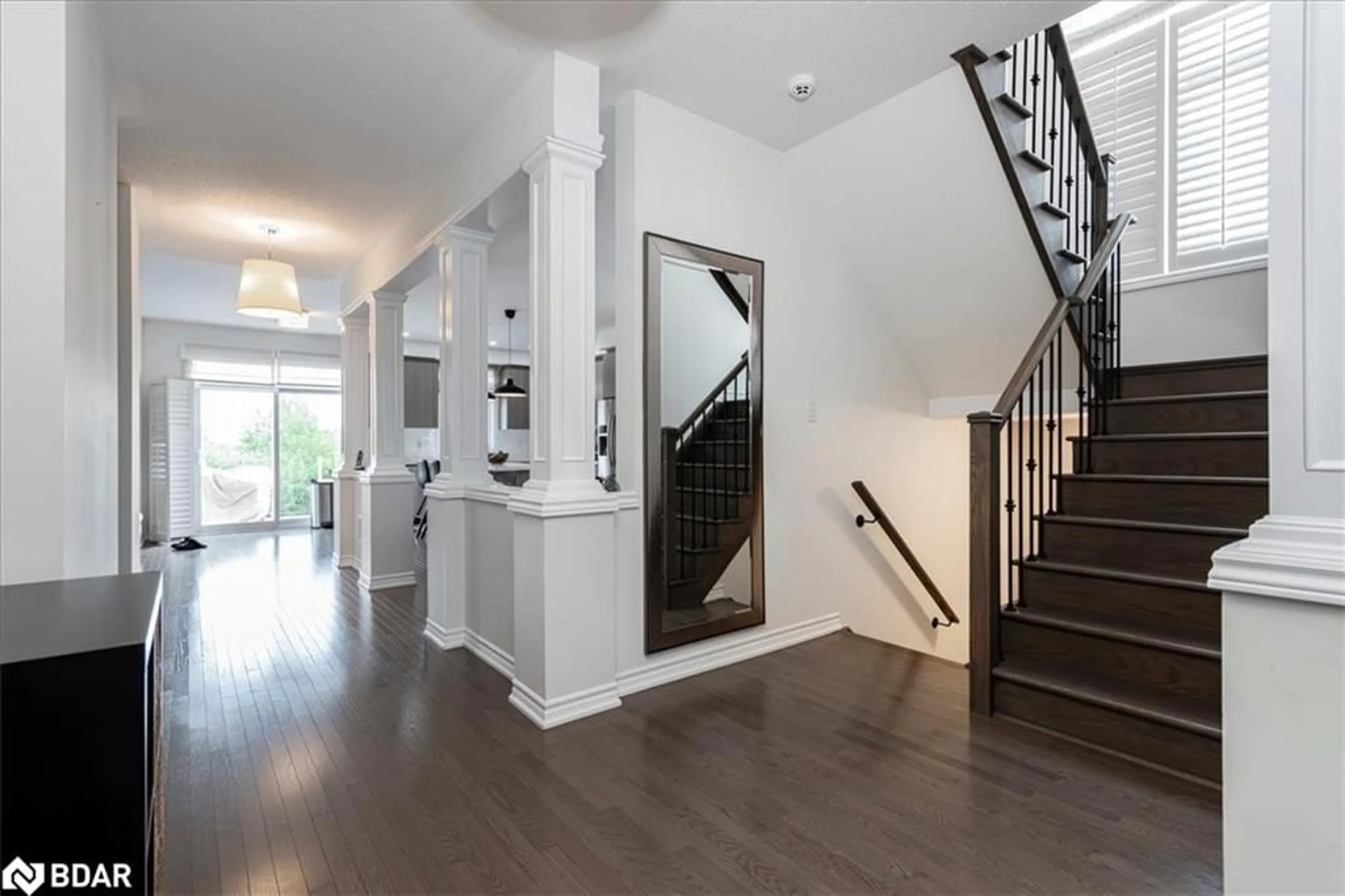 Indoor foyer, wood floors for 74 Megan Cres, Barrie Ontario L4N 0Z1