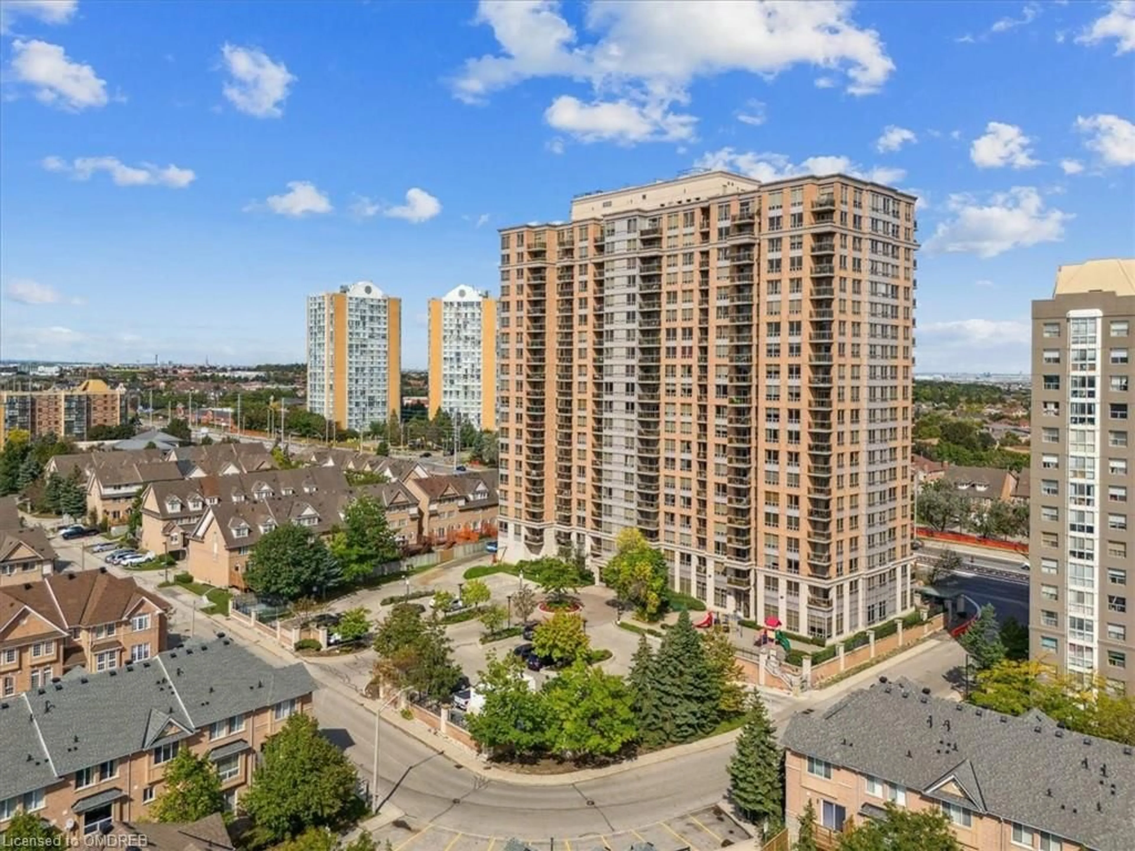 A pic from exterior of the house or condo, the view of city buildings for 55 Strathaven Dr #2113, Mississauga Ontario L5R 4G9