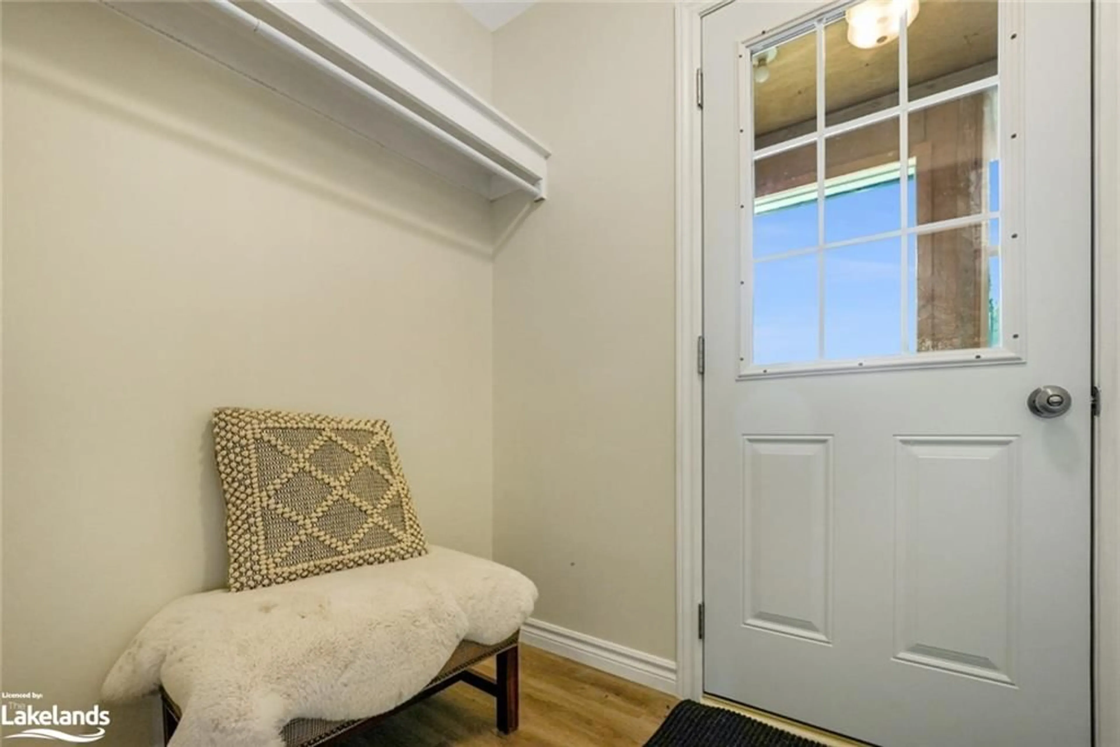 Indoor entryway, wood floors for 2289 Loop Rd, Wilberforce Ontario K0L 3C0