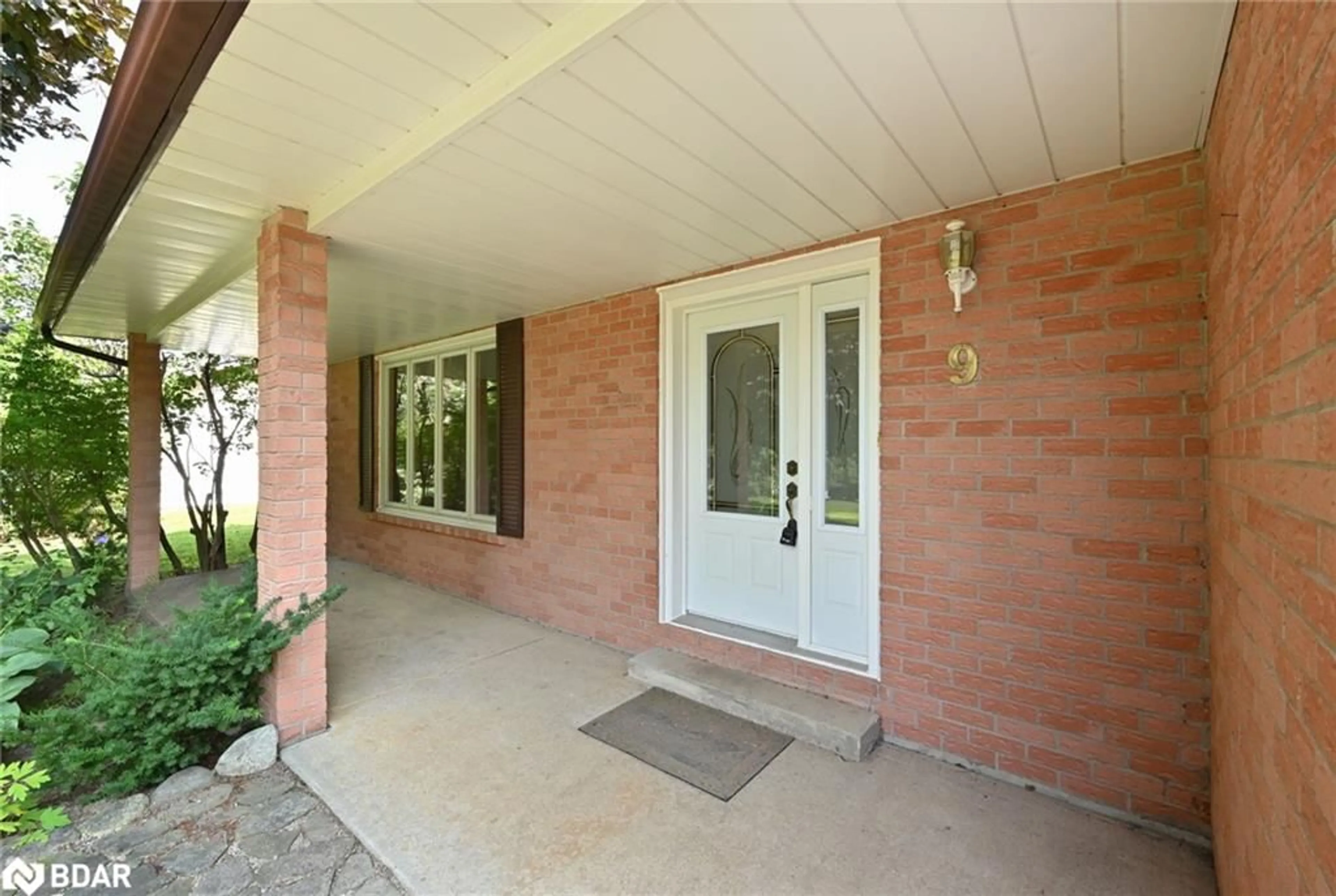 Indoor foyer, cement floor for 9 Baxter Ave, Hockley Ontario L9W 2Z2