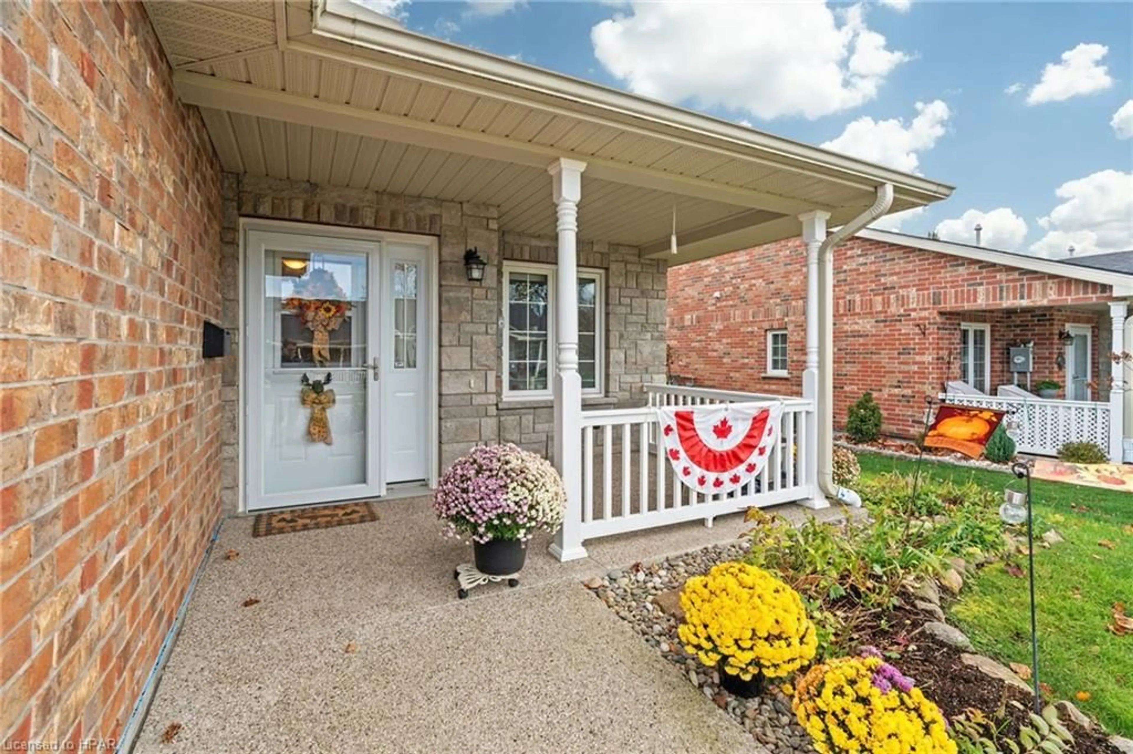 Indoor entryway, wood floors for 45 Devon Dr, Exeter Ontario N0M 1S3