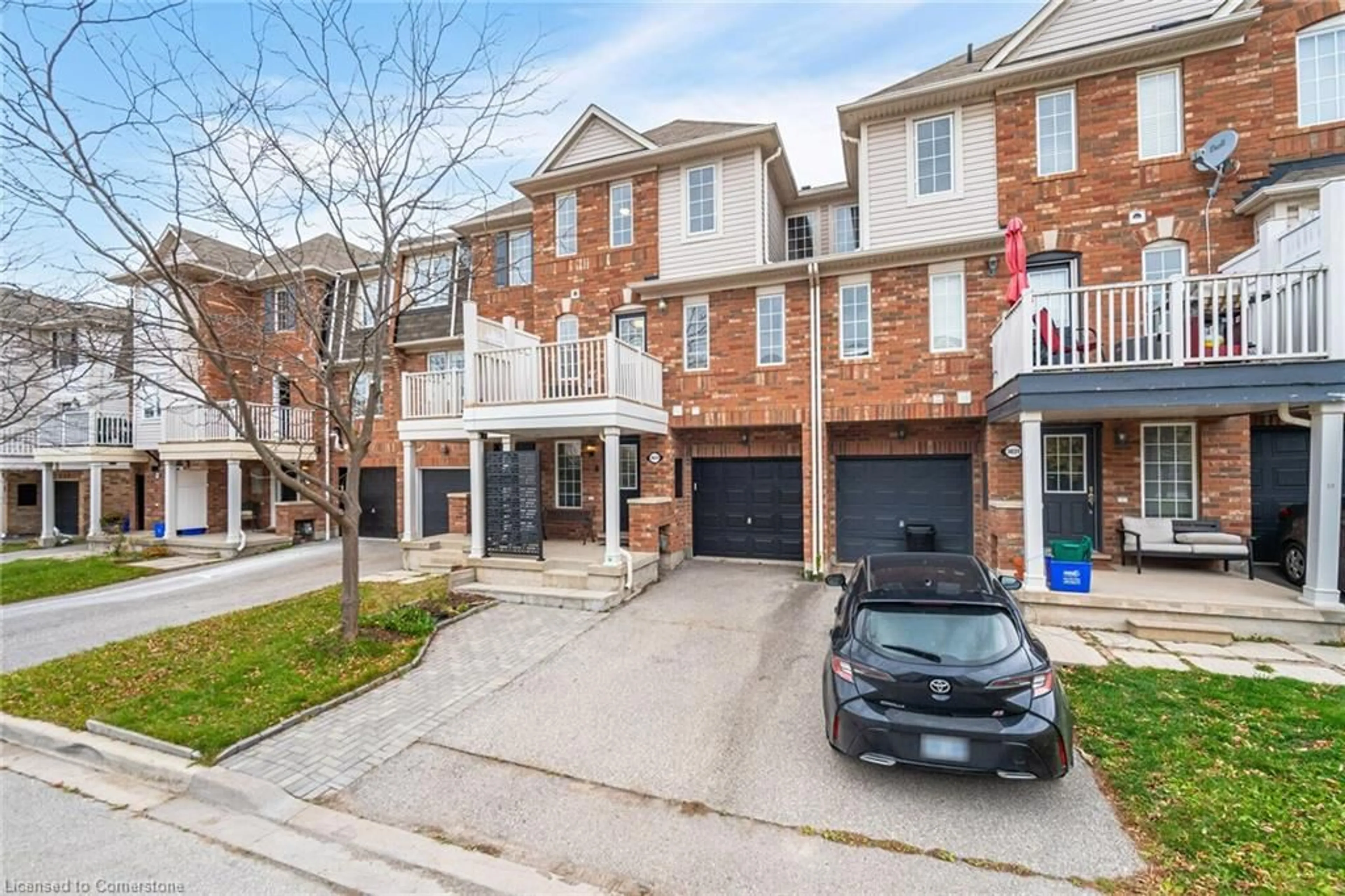 A pic from exterior of the house or condo, the street view for 3033 Drumloch Ave, Oakville Ontario L6M 5H9