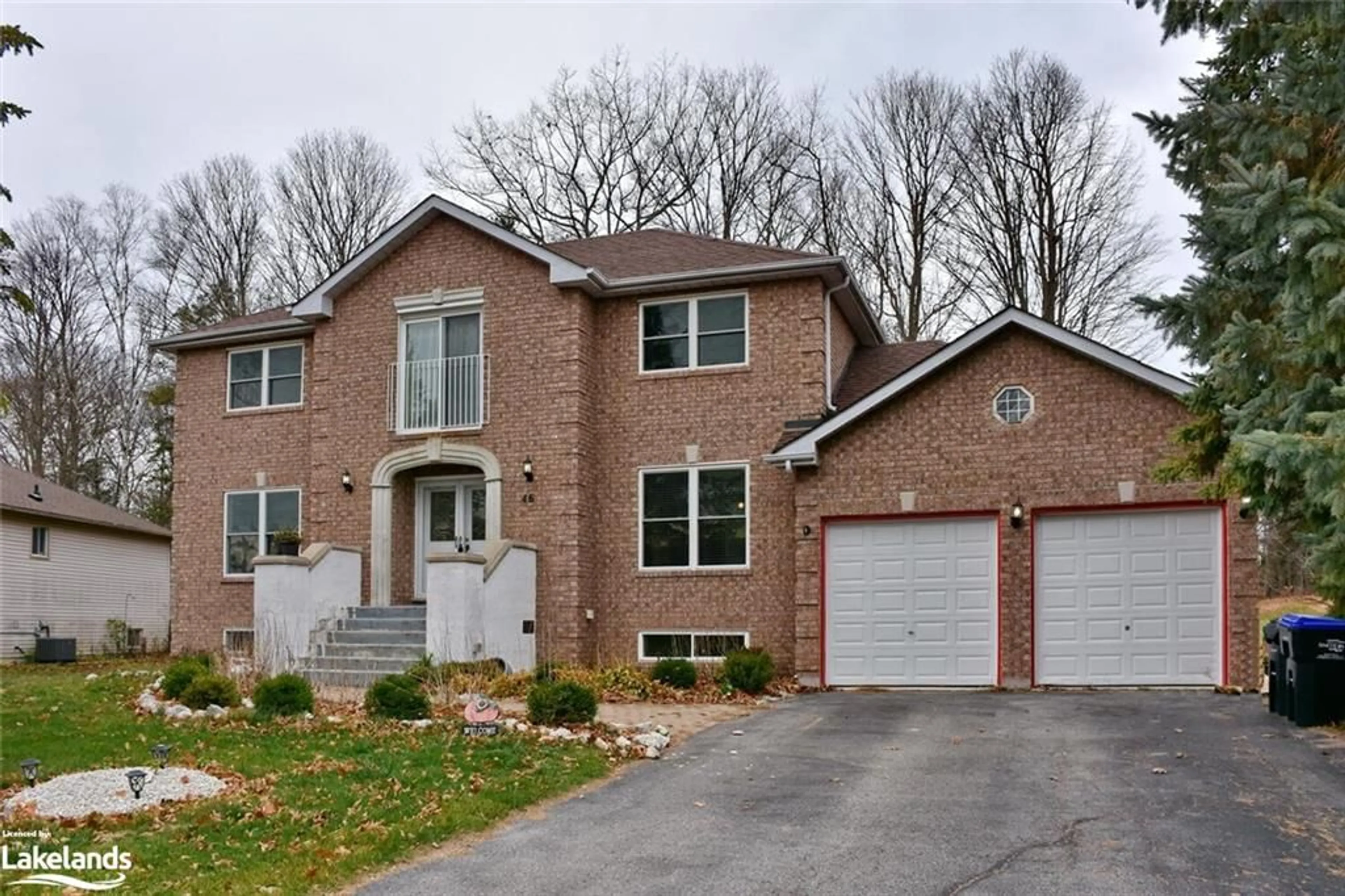 Home with brick exterior material for 46 Fairway Cres, Wasaga Beach Ontario L9Z 1B8