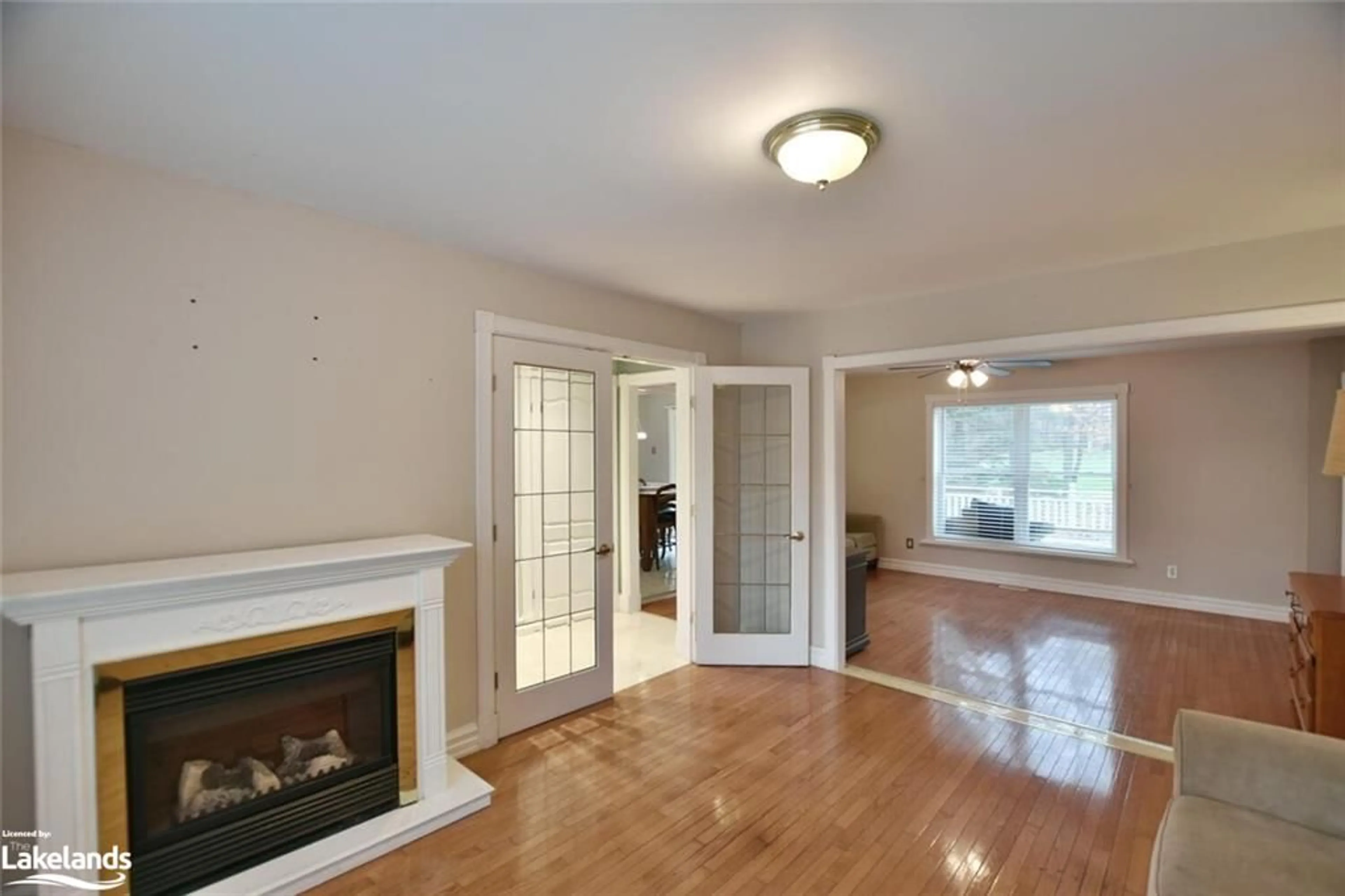 A pic of a room, wood floors for 46 Fairway Cres, Wasaga Beach Ontario L9Z 1B8