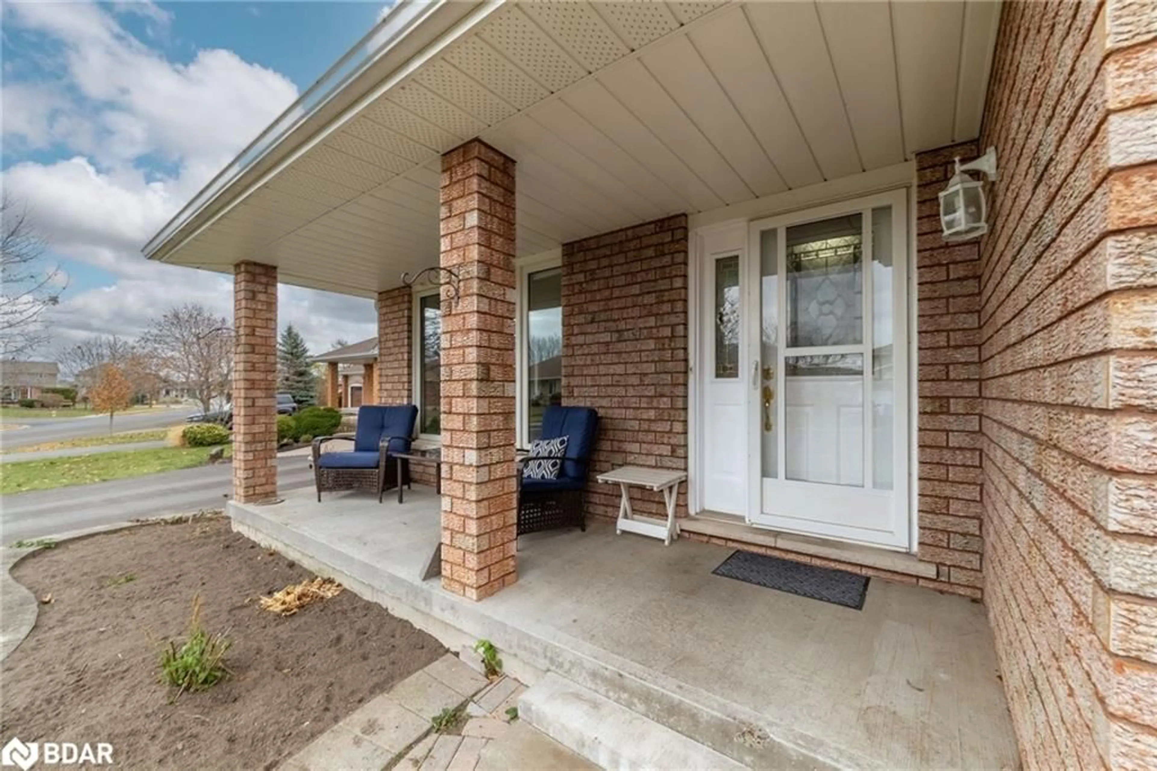 Indoor entryway for 79 Oak Ridge Blvd, Belleville Ontario K8N 5W9