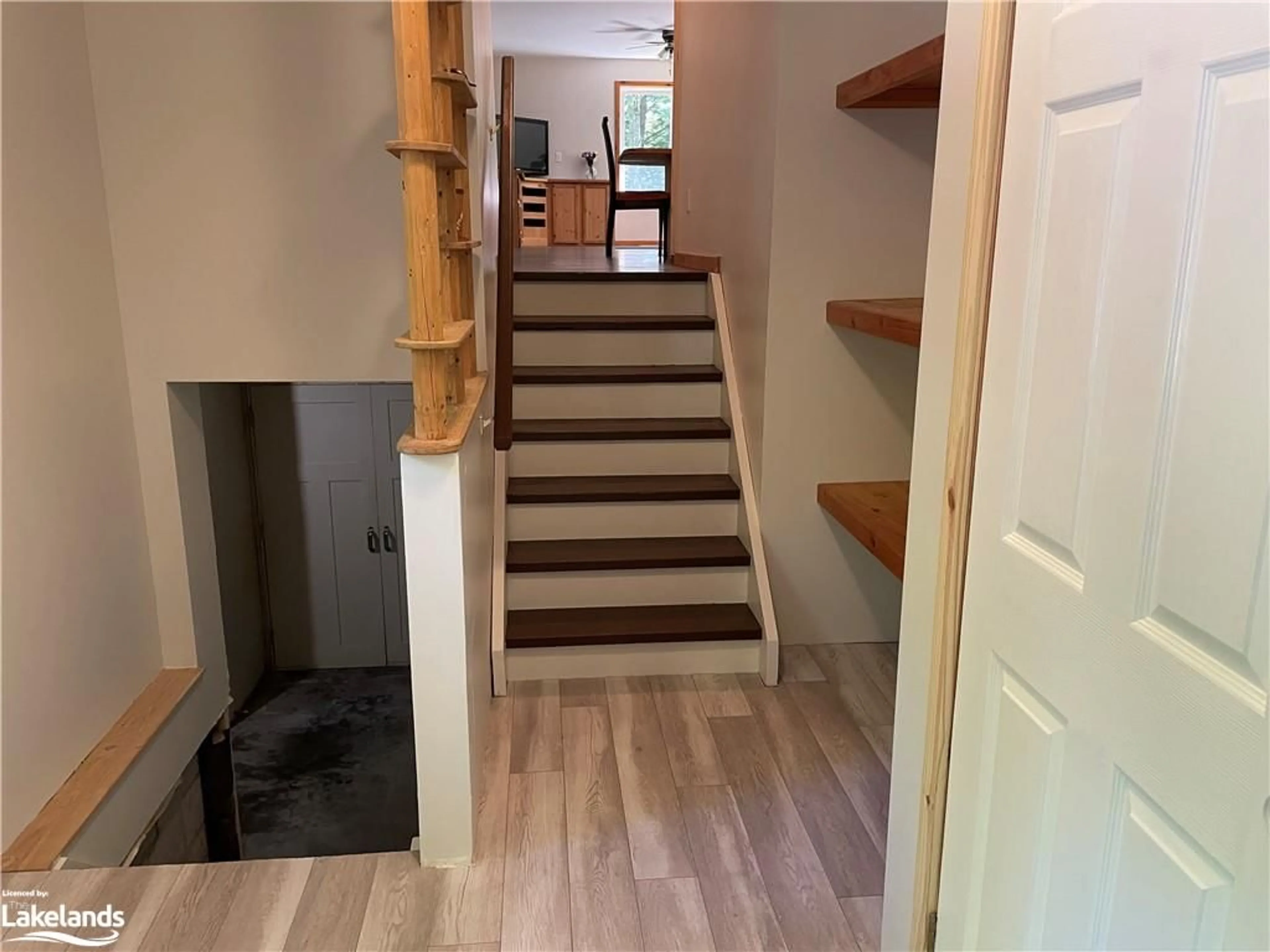 Stairs for 1010 Fern Glen Rd, Emsdale Ontario P0A 1J0