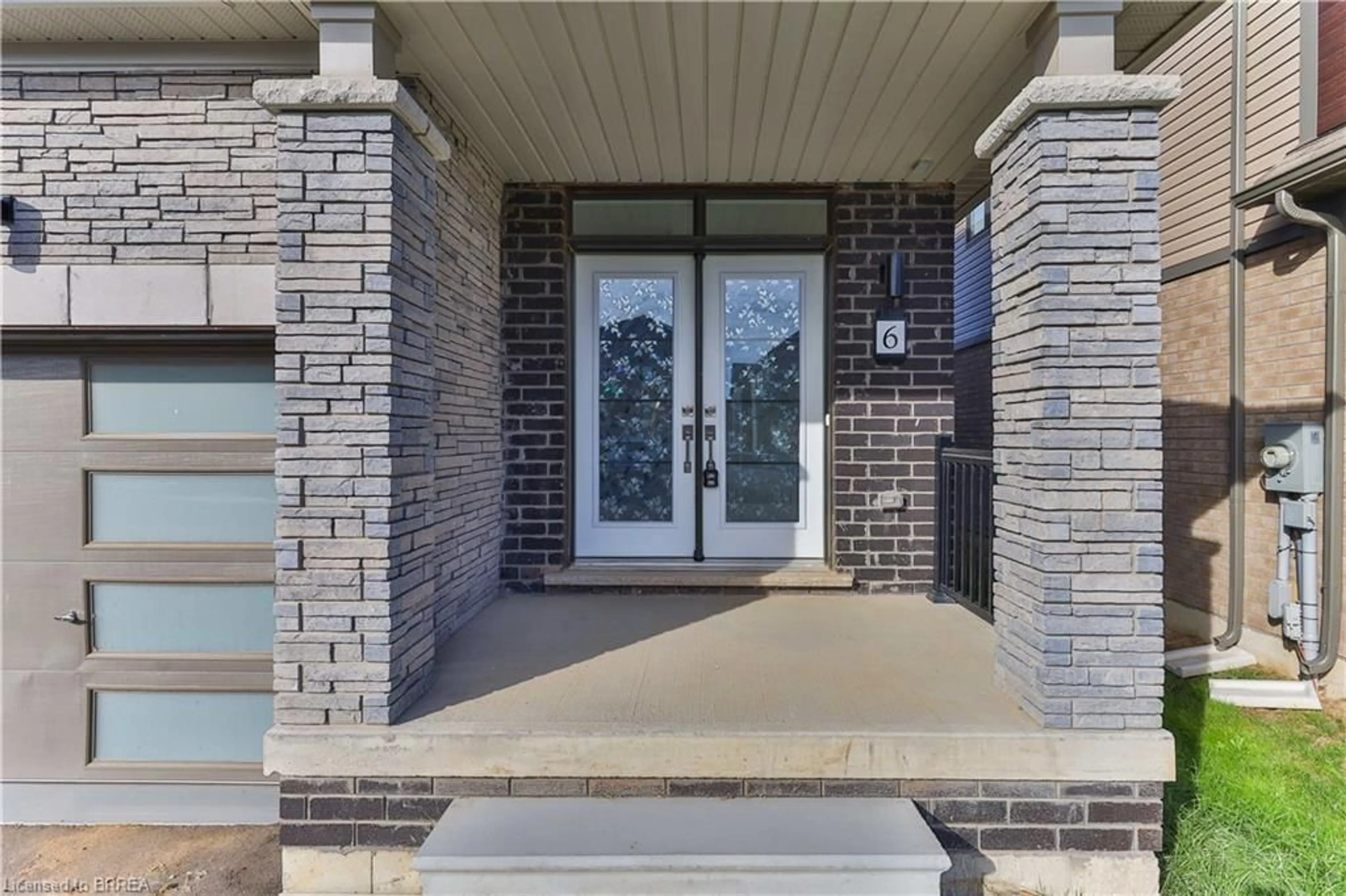 Indoor entryway, cement floor for 6 Mclaren Ave, Brantford Ontario N3T 0S3