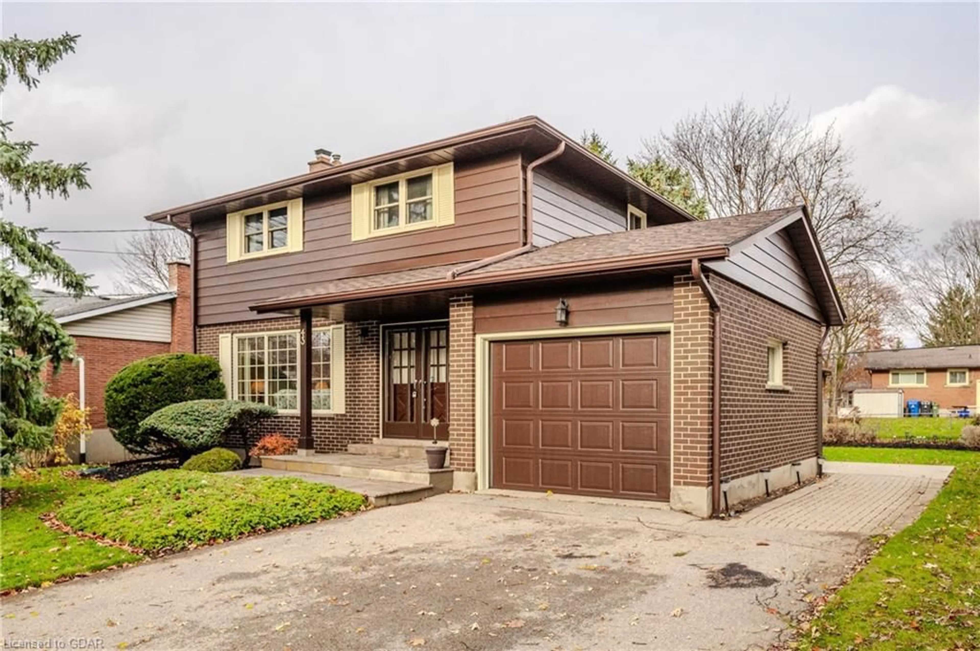 Home with brick exterior material for 43 Brentwood Dr, Guelph Ontario N1H 5M6