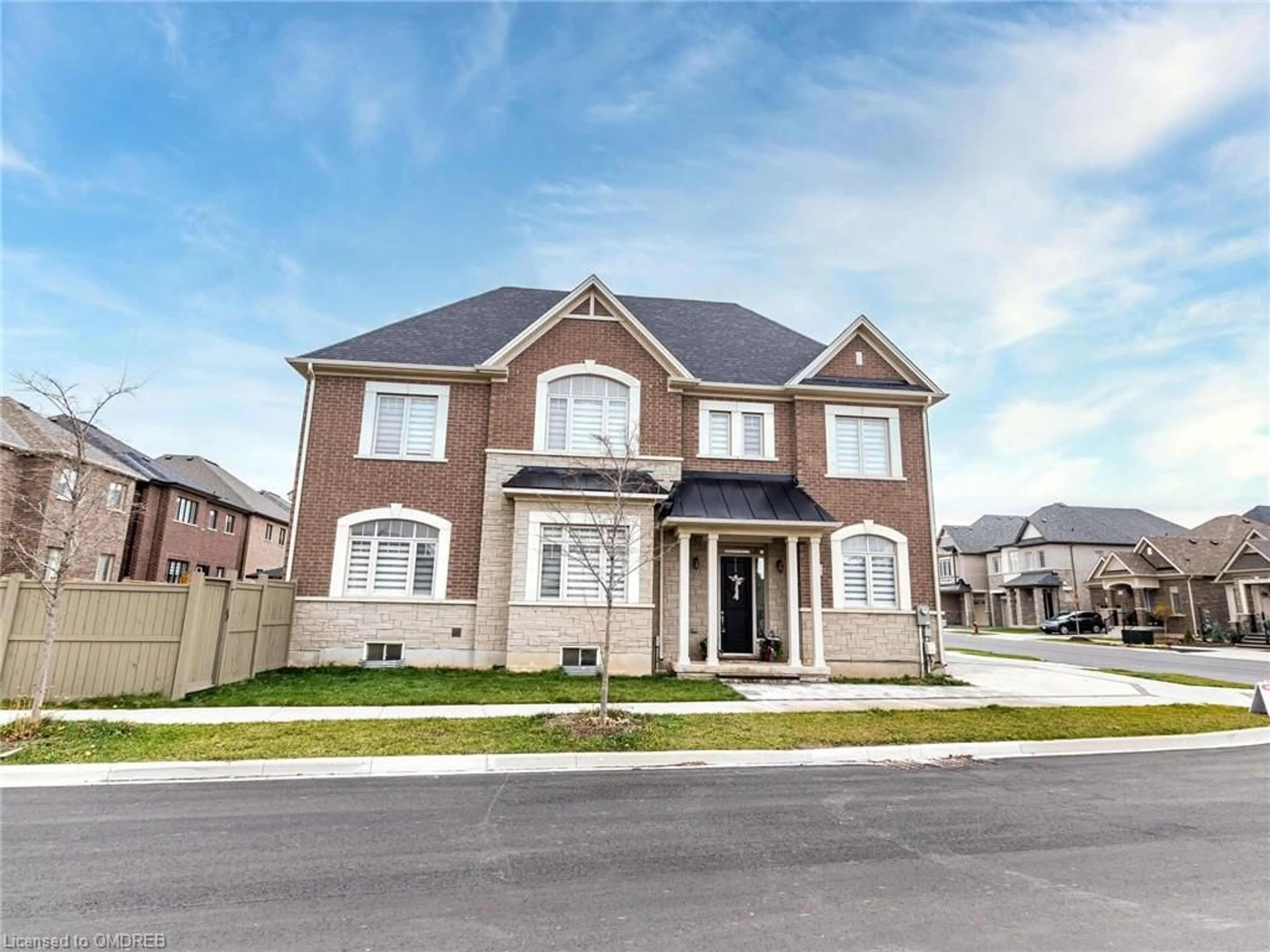 Home with brick exterior material for 95 Viva Gardens Gdns, Oakville Ontario L6H 0Z2