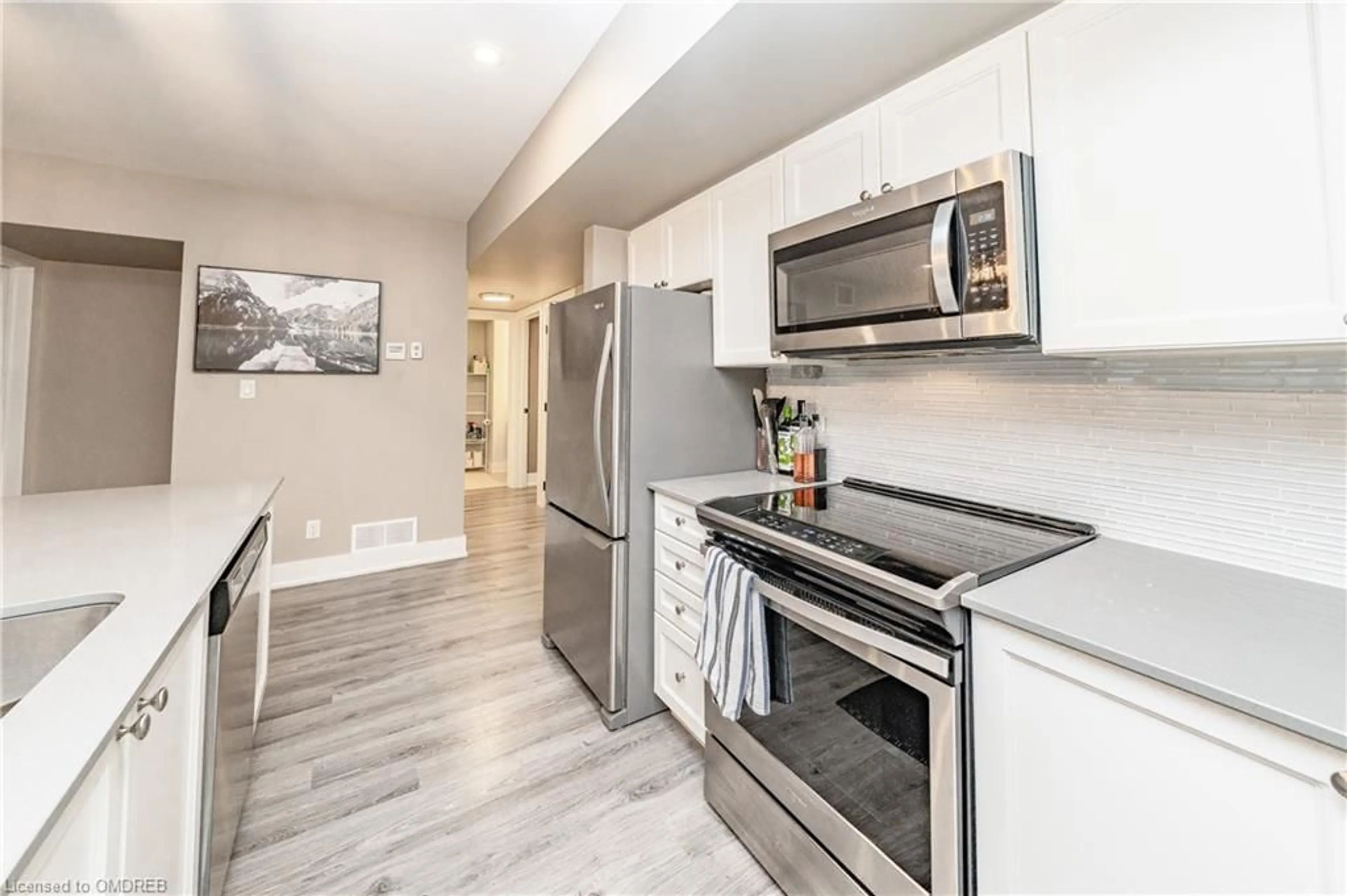 Open concept kitchen for 4 Tree Tops Lane #102, Huntsville Ontario P1H 0B8