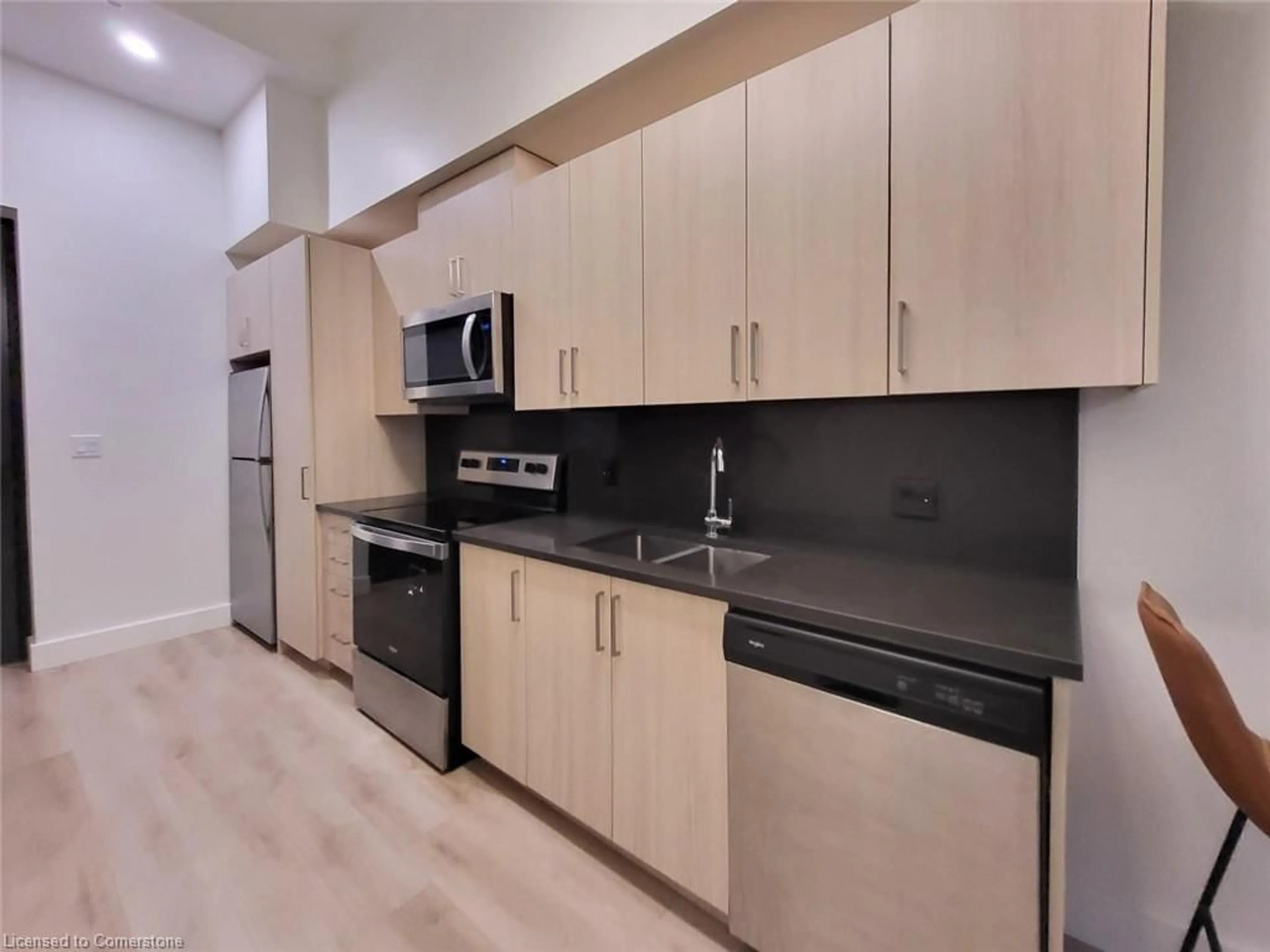 Standard kitchen for 145 Columbia St #135, Waterloo Ontario N2L 3L2