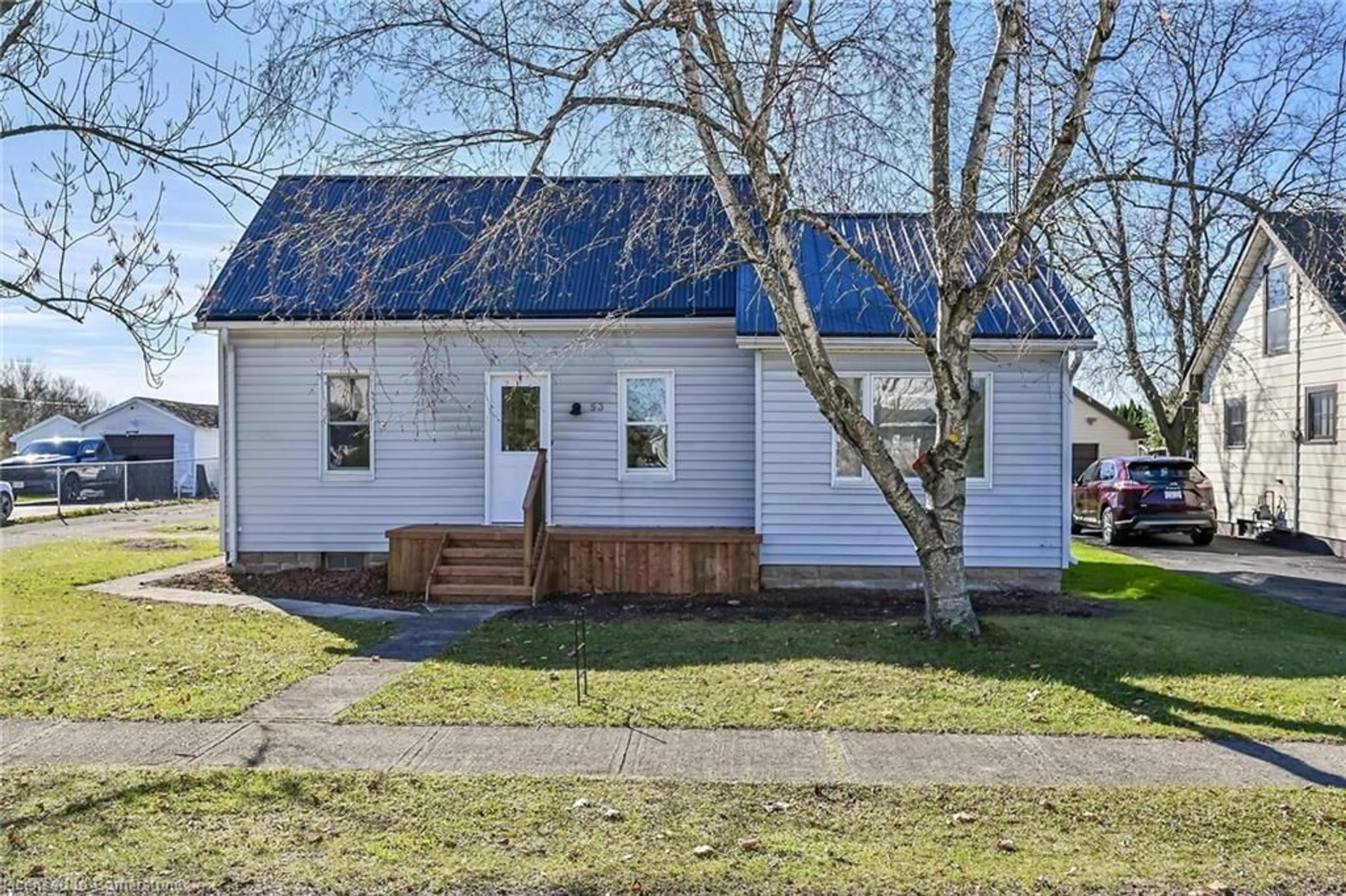 Frontside or backside of a home, cottage for 53 Jane St, Hagersville Ontario N0A 1H0