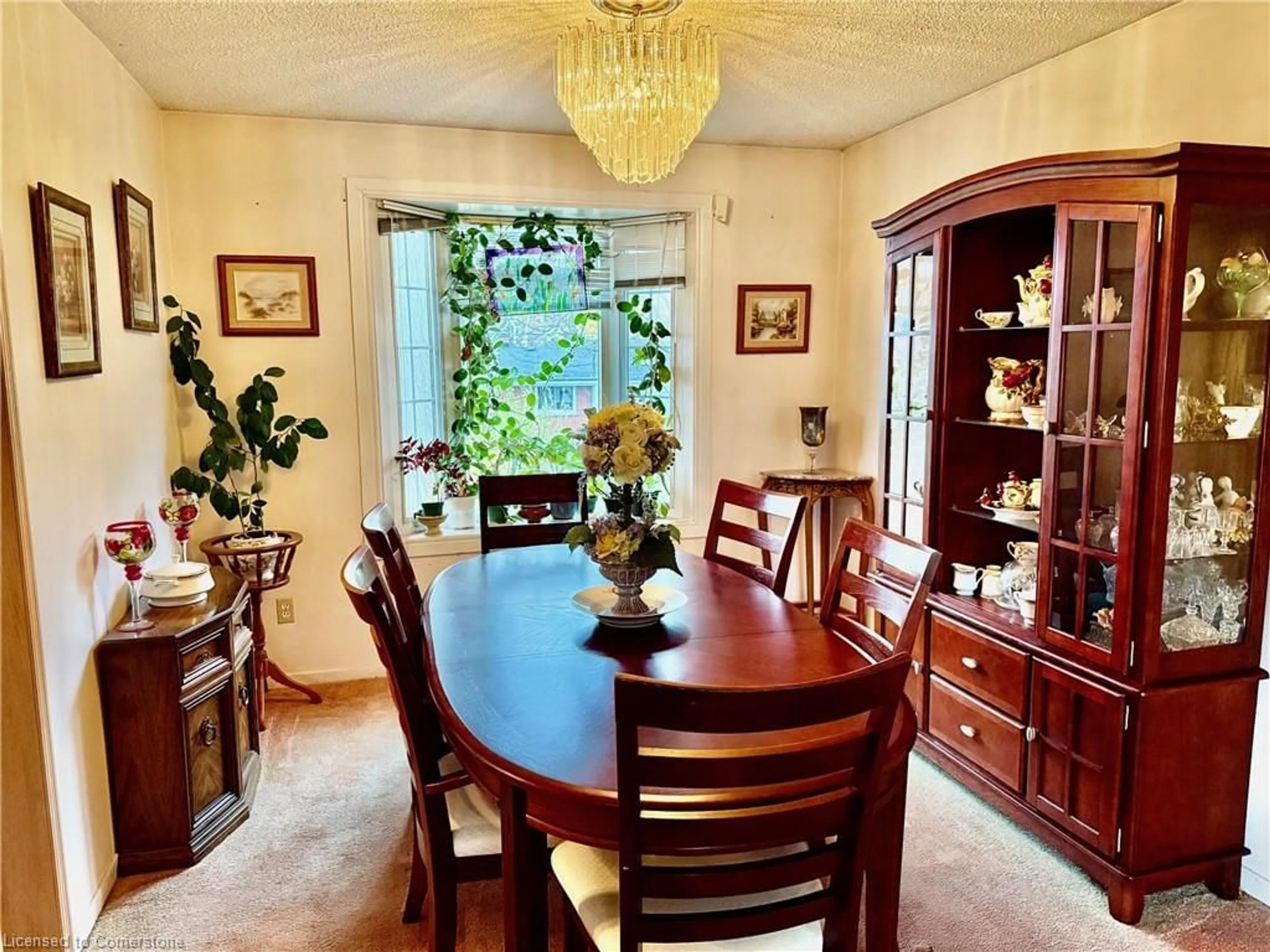 Dining room, wood floors, cottage for 3056 Tecumseh Dr, Burlington Ontario L7N 3M4