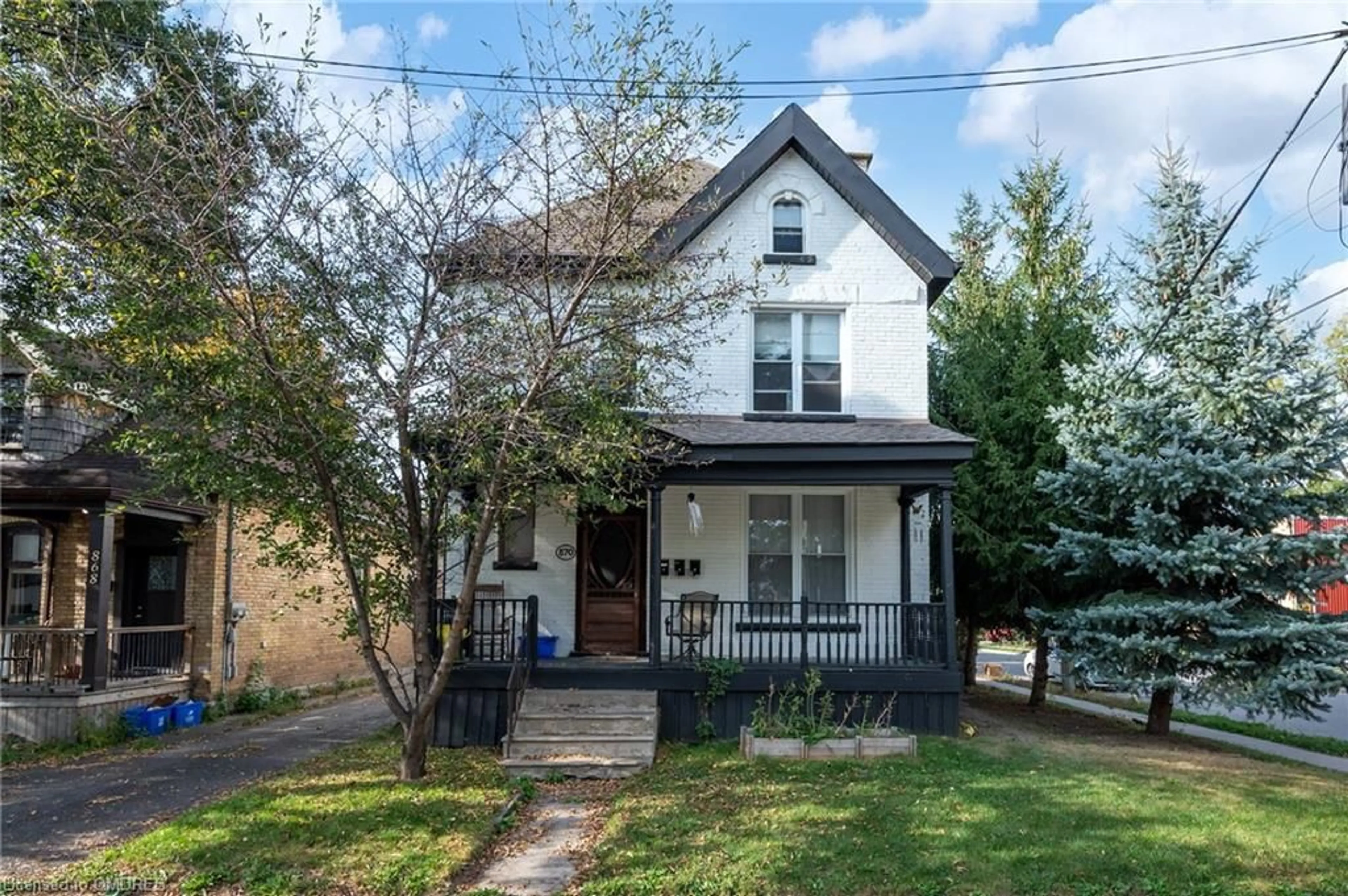 Frontside or backside of a home, cottage for 870 Queens Ave, London Ontario N5W 3H6