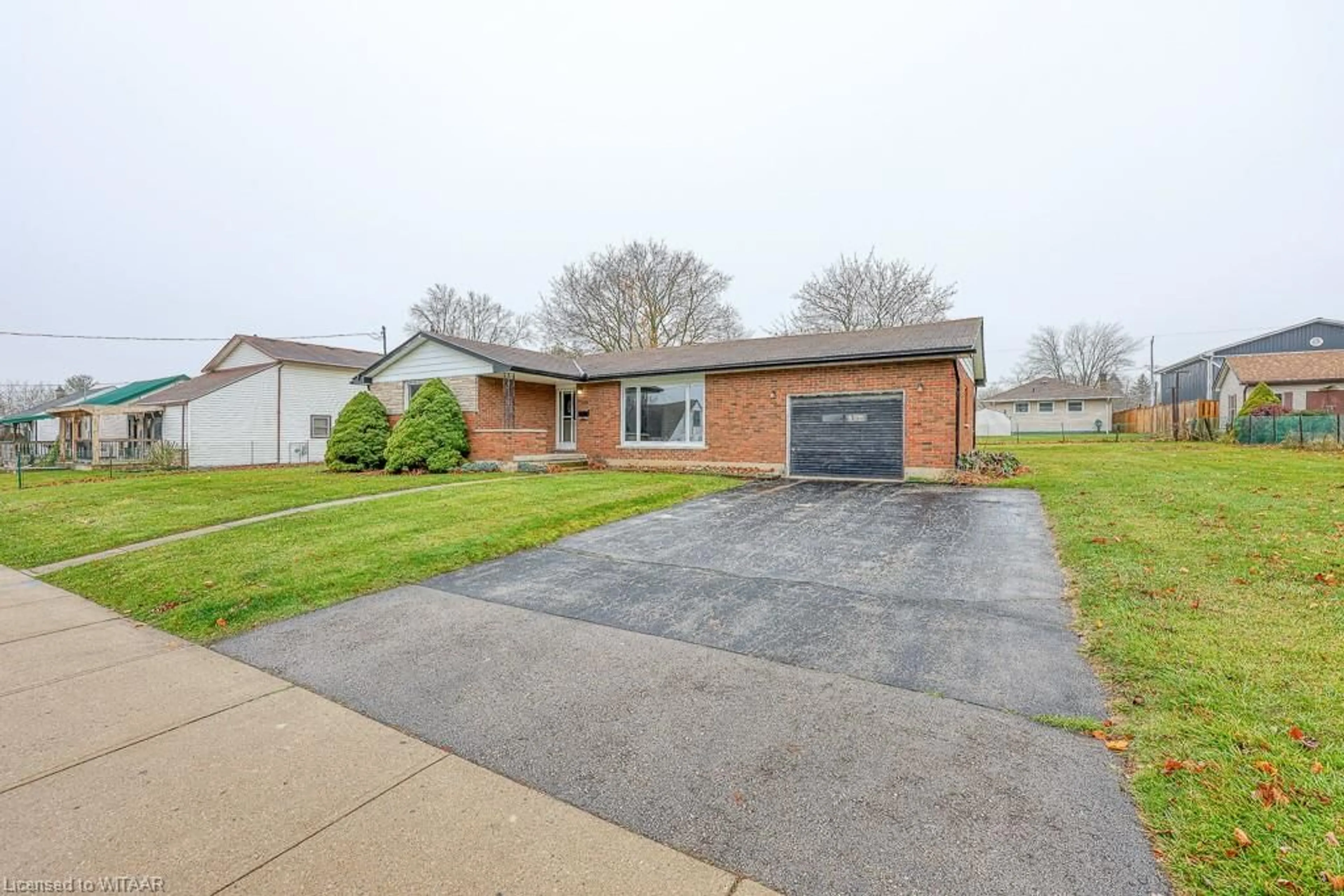 A pic from exterior of the house or condo, the street view for 253 Evelyn Ave, Ingersoll Ontario N5C 2B2