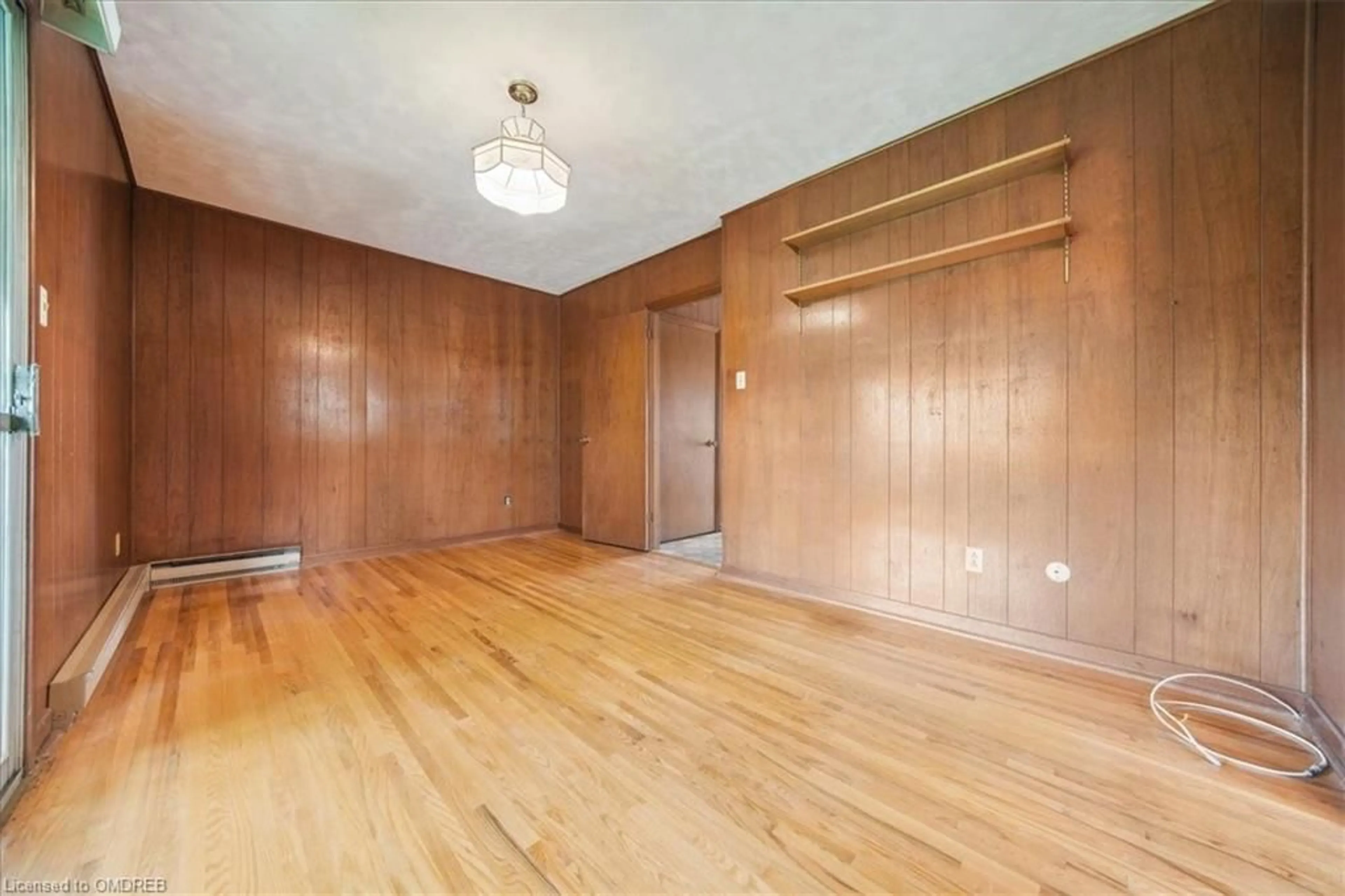 A pic of a room, wood floors for 1499 Seaview Dr, Mississauga Ontario L5J 1X7