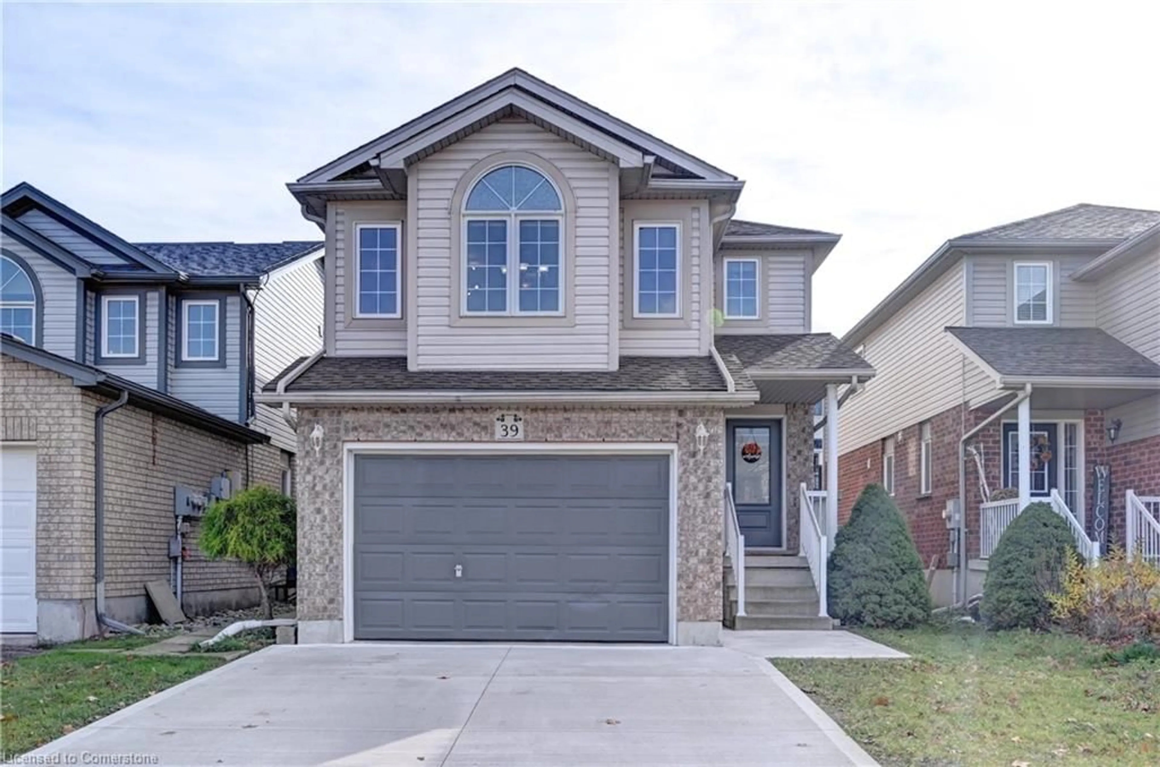 Frontside or backside of a home, the street view for 39 Peach Blossom Cres, Kitchener Ontario N2E 3Z7