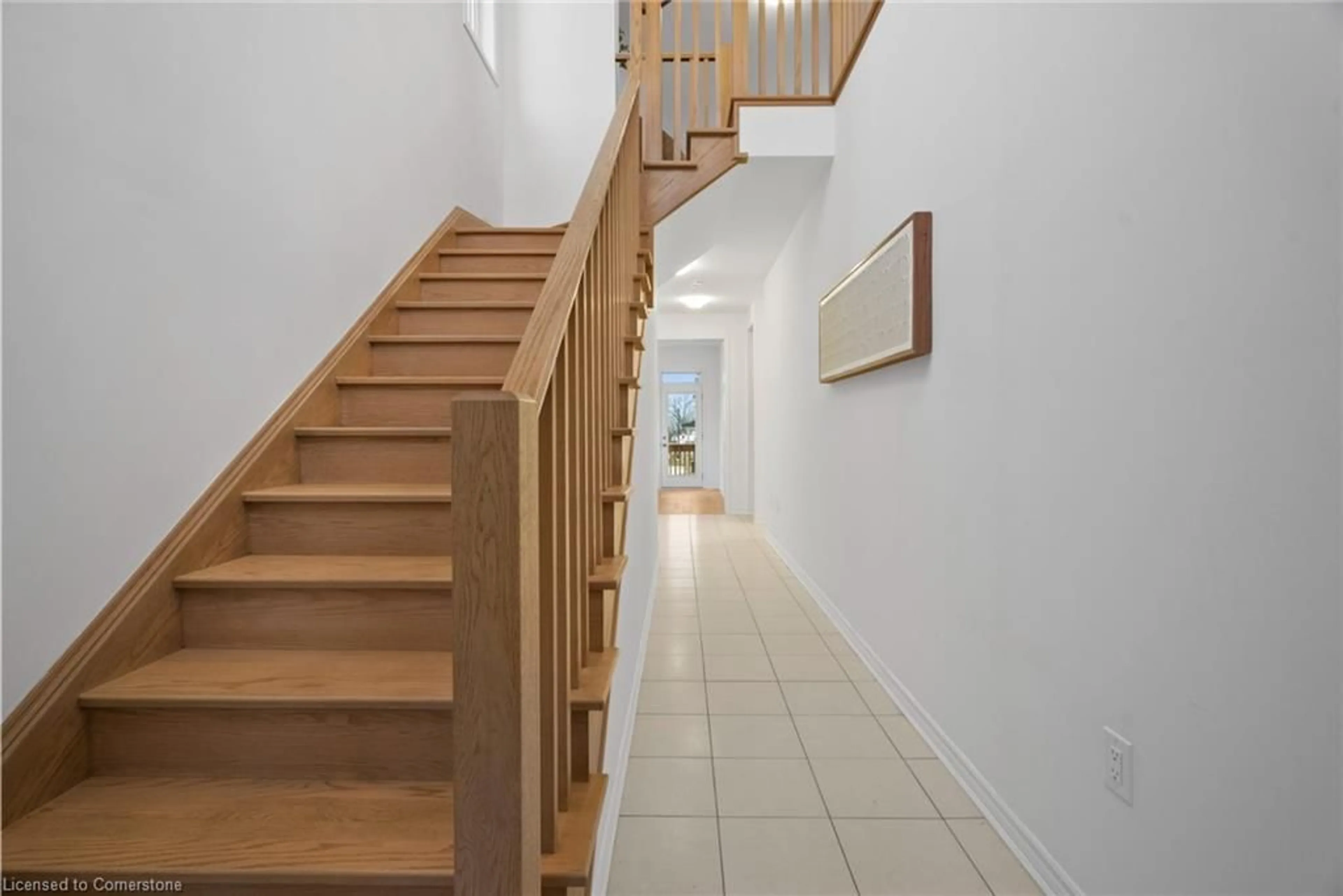 Indoor foyer, wood floors for 4060 Kadic Terr, Mississauga Ontario L5M 2S8