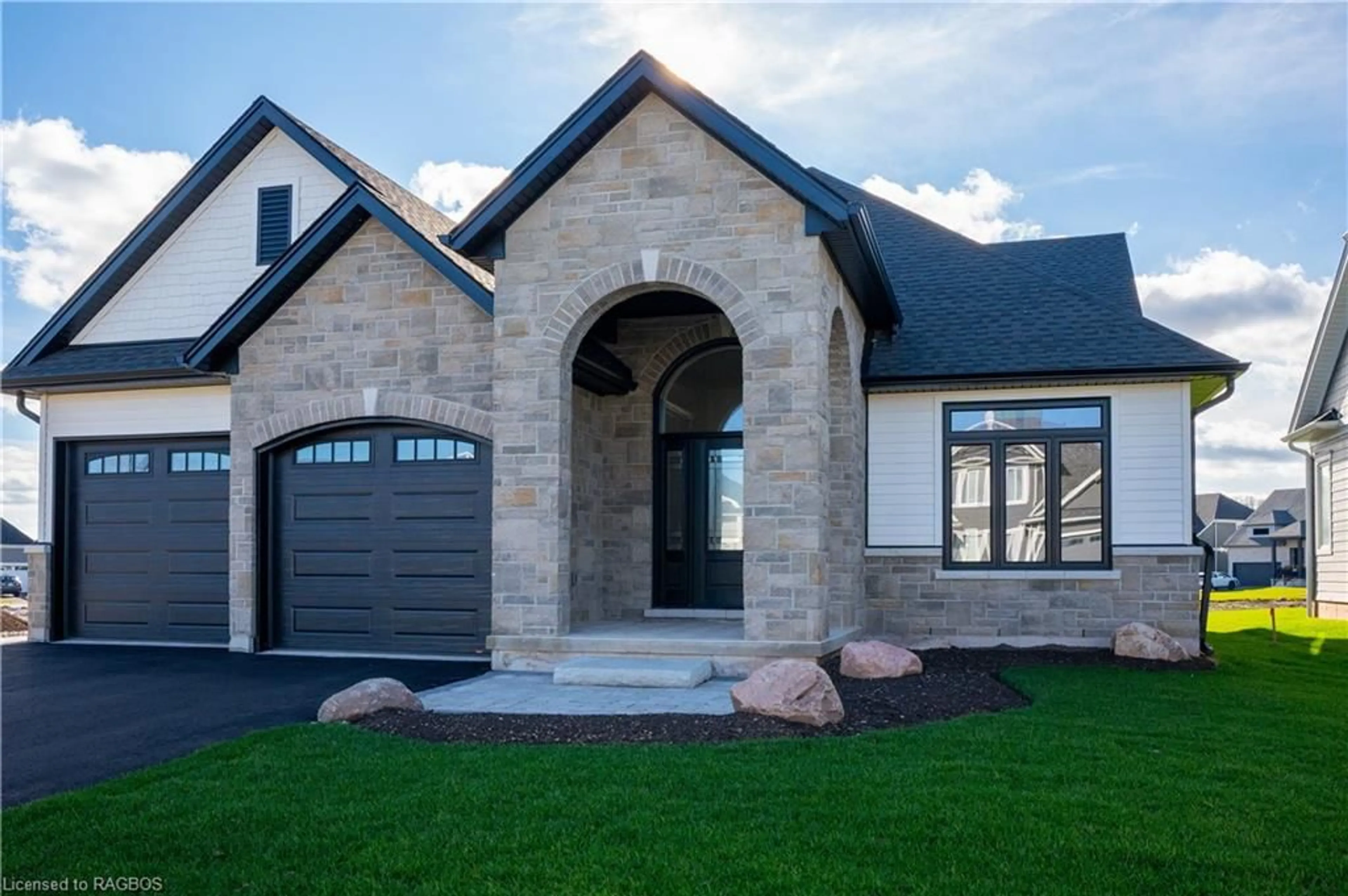 Home with brick exterior material for 546 Algonquin Trail, Georgian Bluffs Ontario N0H 1S0